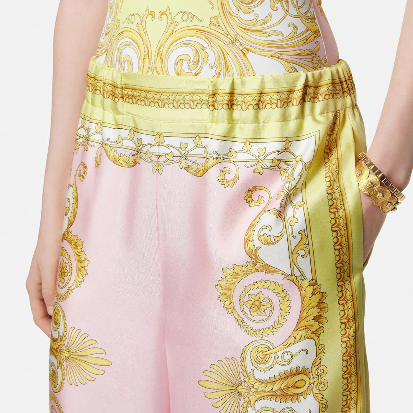 Versace o1d2blof0426 Printed Silk Twill Trousers in Multicolor Size 28" / US 6 / IT 42 - 4 Thumbnail