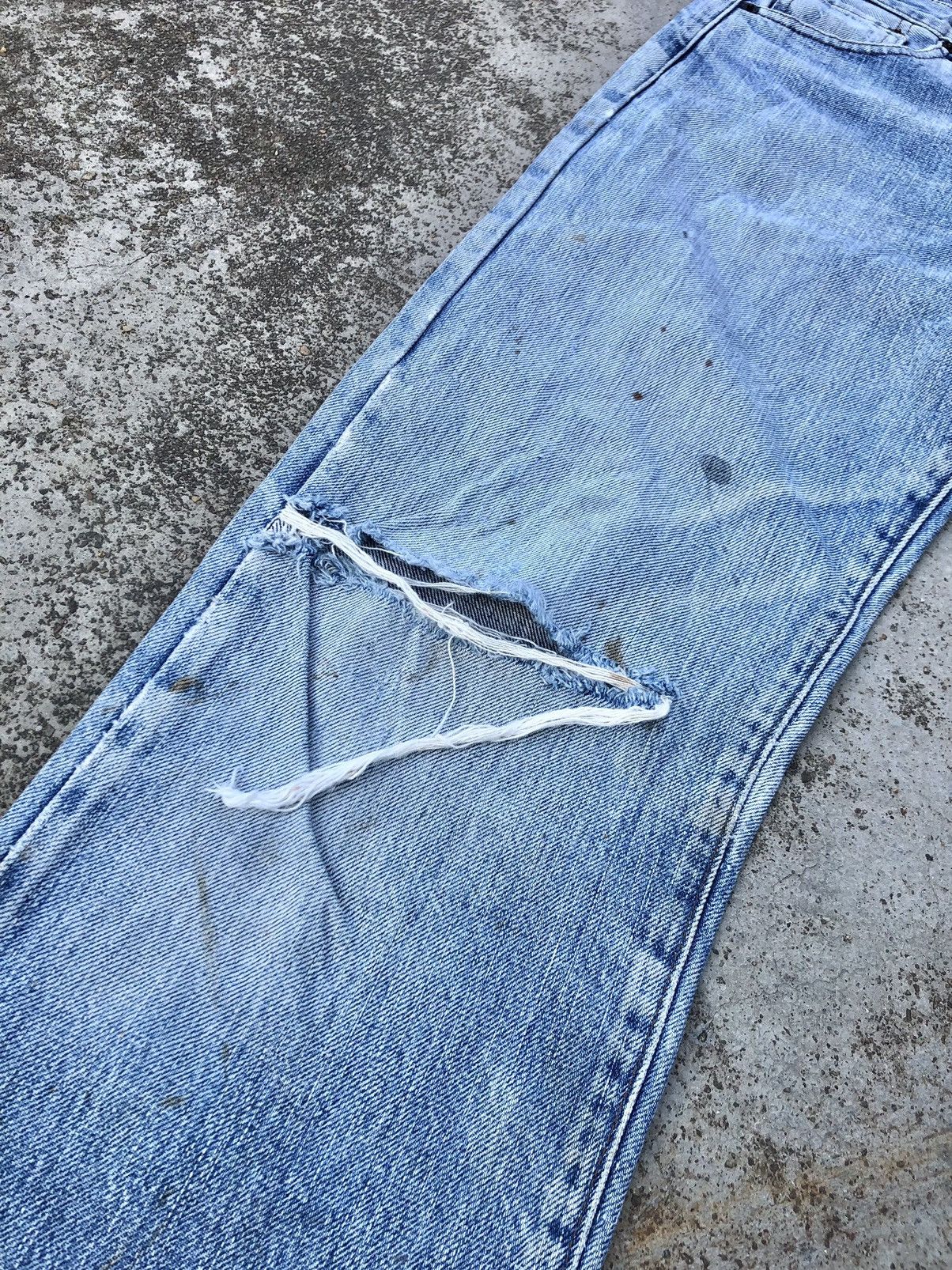 Levi's VINTAGE LEVIS SELVEDGE DISTRESSED DENIM Size US 26 / EU 42 - 2 Thumbnail