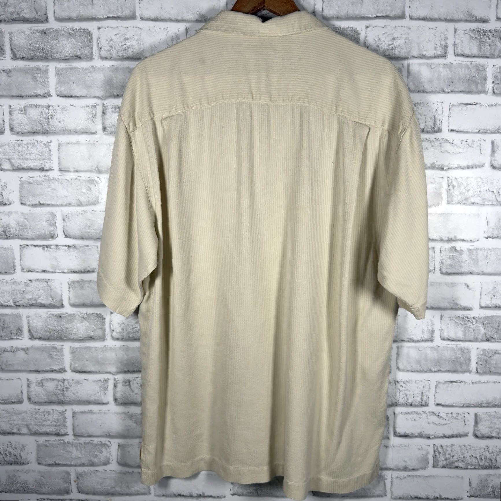 Tommy Bahama VINTAGE Tommy Bahama Hawaiian Shirt Mens M Silk Short Sleeve Beige Button-Up - 100% Silk, Regular Size, Hawaii Theme, Casual Menswear Size US M / EU 48-50 / 2 - 5 Thumbnail