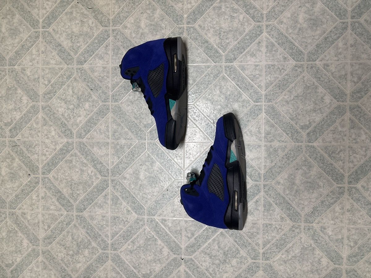 Jordan Brand Alternate Grape Jordan 5s Size US 12 / EU 45 - 1 Thumbnail