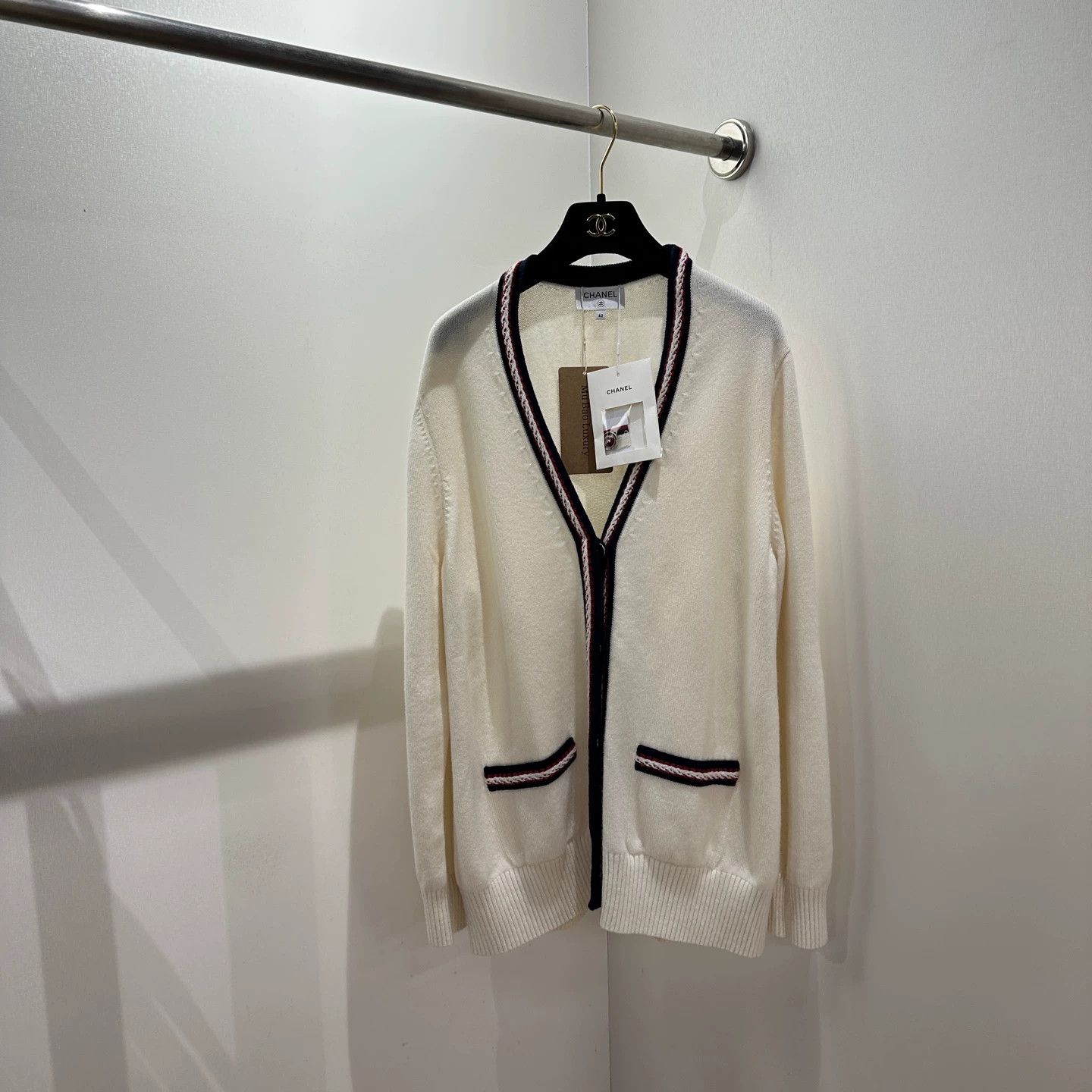 Chanel CHANEL may573 26P Ribbed Cashmere Knit Cardigan 42 Size M / US 6-8 / IT 42-44 - 1 Thumbnail