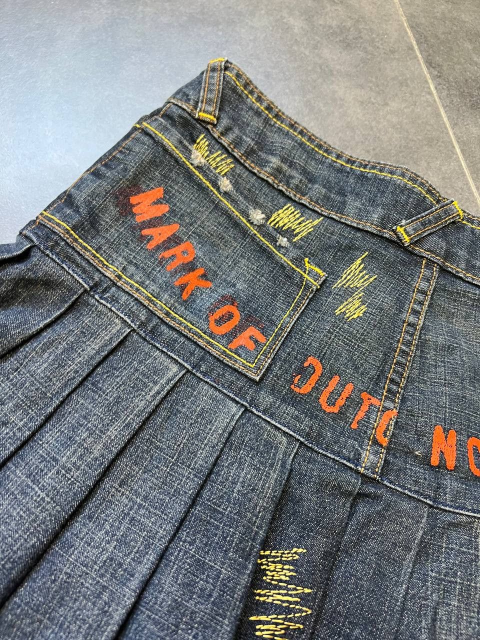 Von Dutch VINTAGE RARE VON DUTCH PLEATED PRINTED MINI SKIRT Size 28" / US 6 / IT 42 - 7 Thumbnail