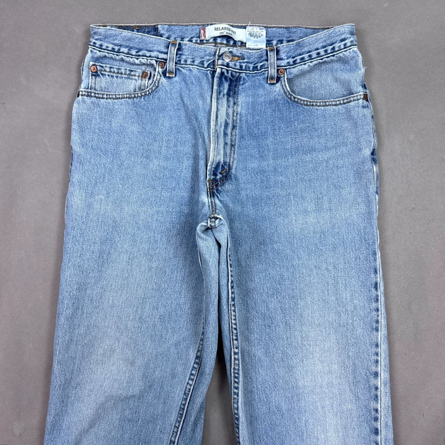 Levi's VINTAGE Levi's Jeans Mens 34x32 Blue Made USA Denim Pants Thrashed 550 (Tag36x34) Size US 36 / EU 52 - 2 Thumbnail