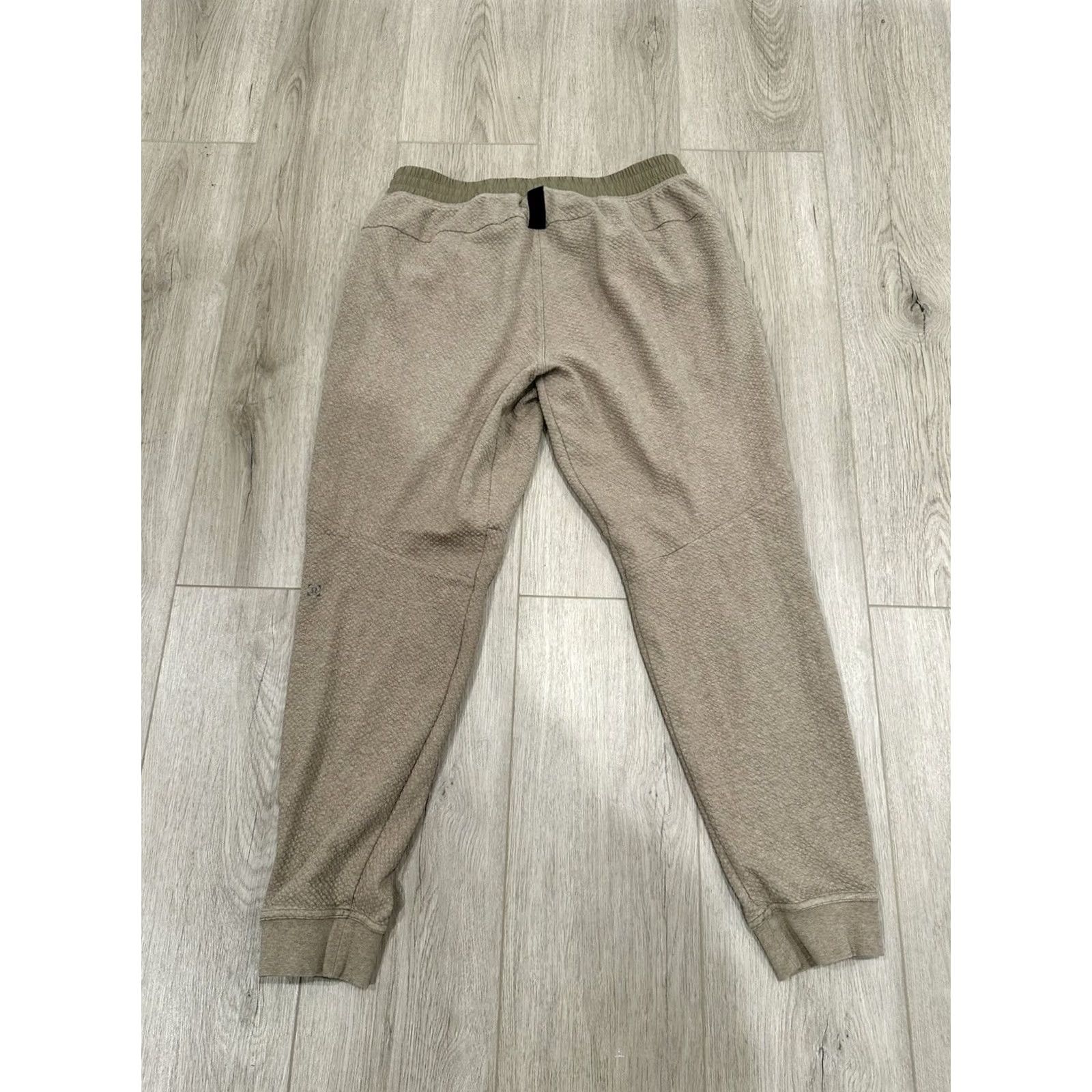 Lululemon Lululemon Men's Beige Textured Jogger Pants Size Large Size US 33 - 7 Thumbnail