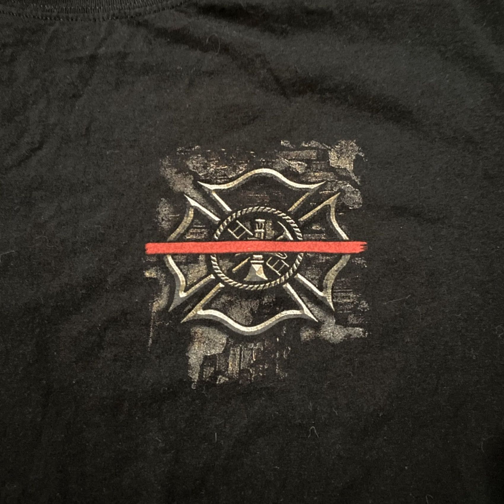 Vintage VINTAGE Y2K Firefighter Red Line XL Graphic Cross T Shirt Black XL Mens Men Shirt Short Sleeve Cotton Gilden Size US XL / EU 56 / 4 - 2 Thumbnail