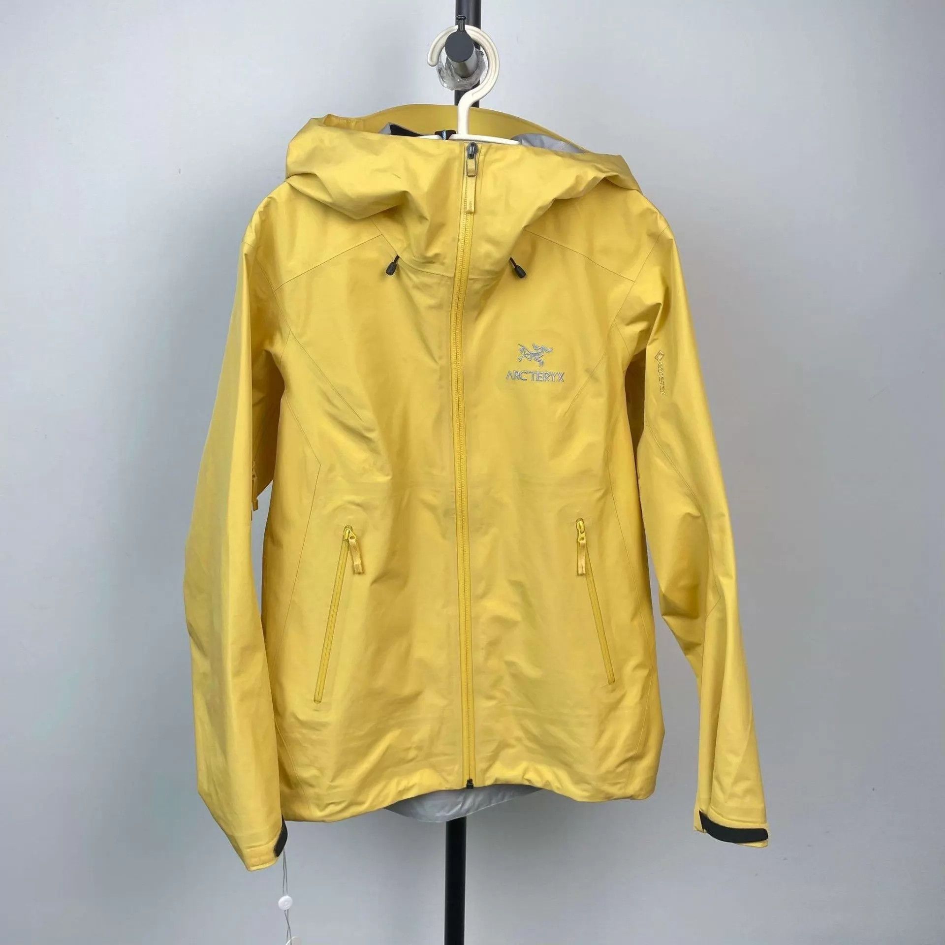 Arc'teryx Arc'teryx Yellow Shell Jacket S Size S / US 4 / IT 40 - 1 Thumbnail