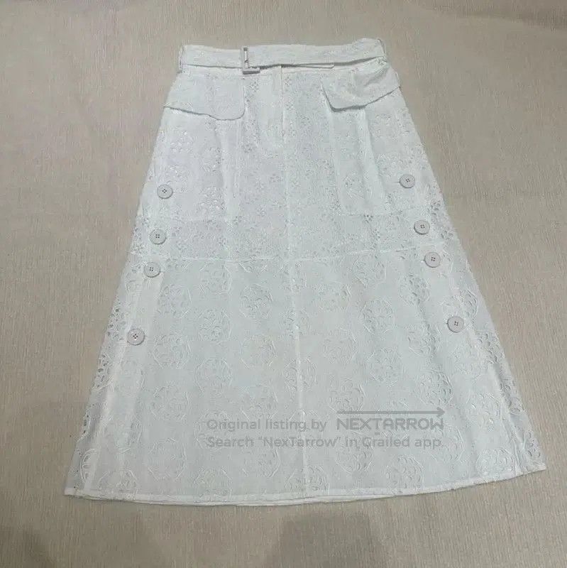 Valentino Valentino White Embroidered Cotton Skirt . Size 28" / US 6 / IT 42 - 1 Thumbnail