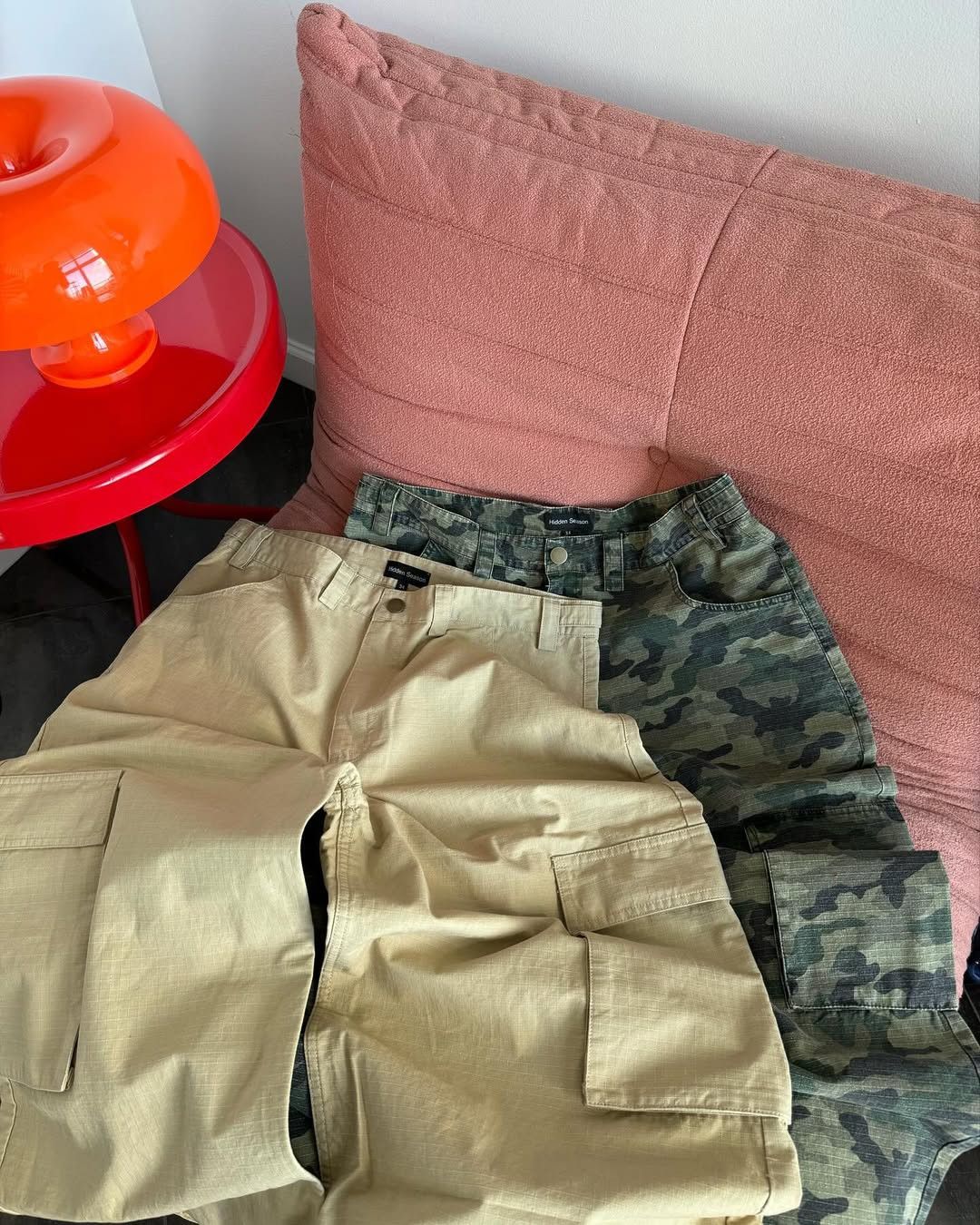 Other Hidden Season Wide-Leg Khaki Cargos Size US 34 / EU 50 - 2 Thumbnail