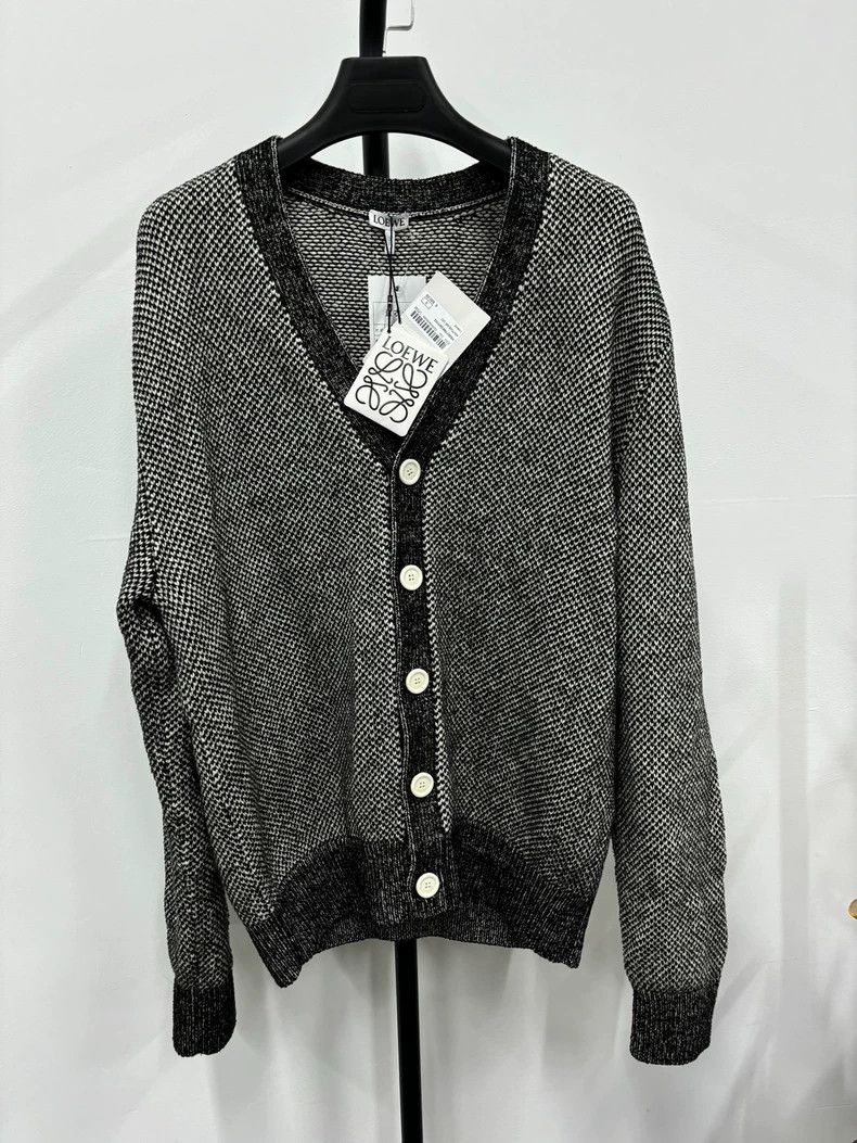 Loewe LOEWE Textured Wool V-Neck Knit Sweater- DMC Size US S / EU 44-46 / 1 - 1 Thumbnail