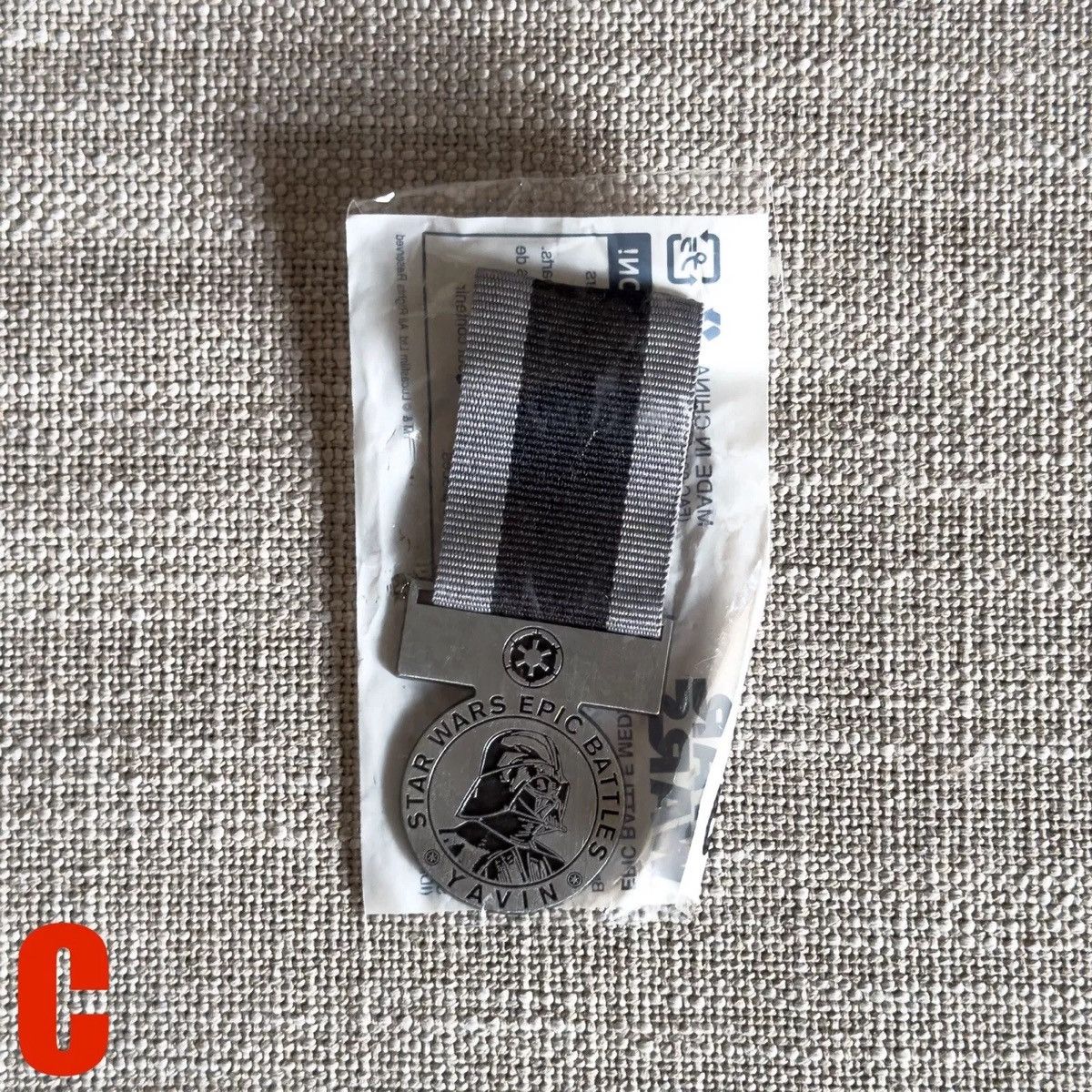 Star Wars Star Wars Epic Battles Medal Toys R Us Yavin Darth Vader Size ONE SIZE - 1 Thumbnail