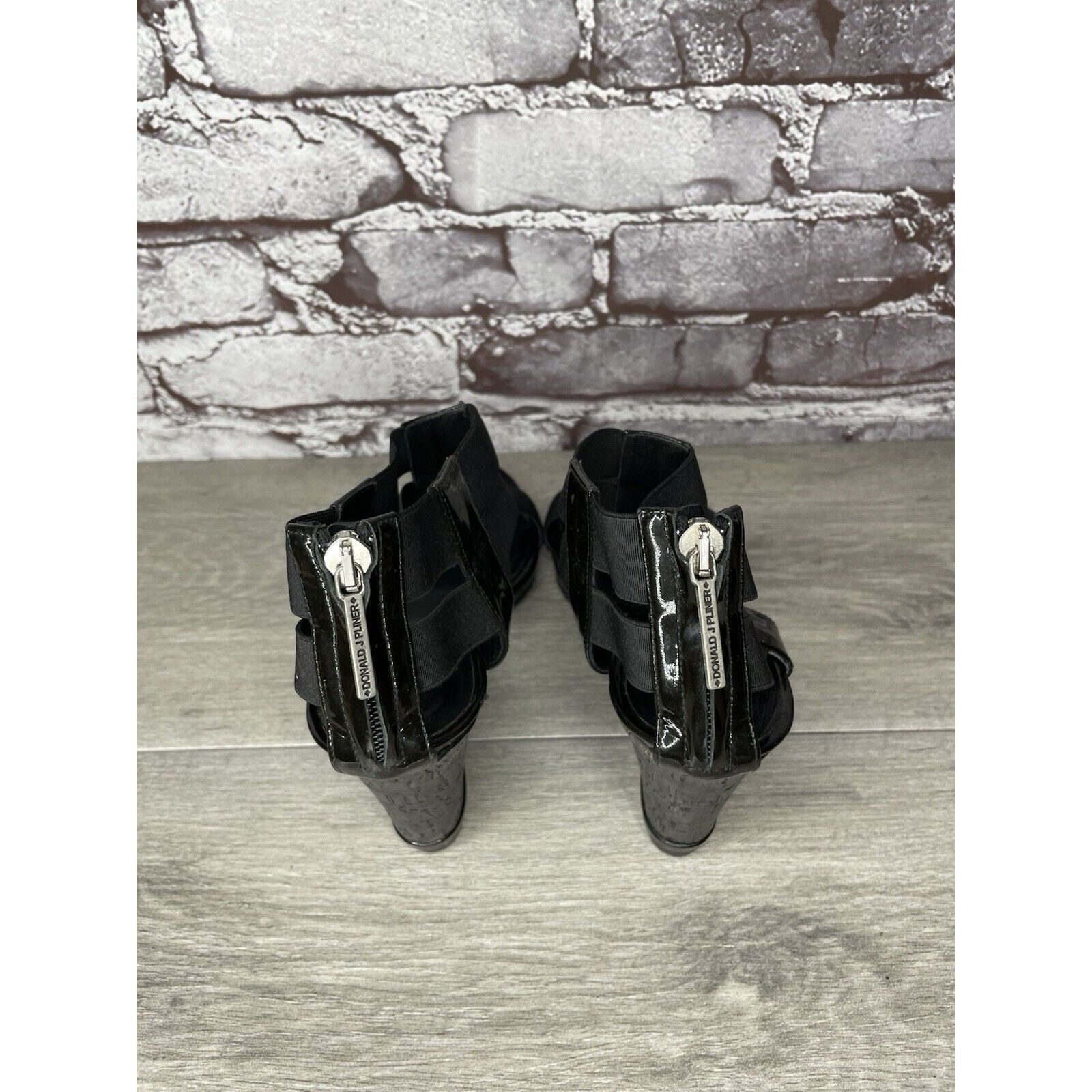 Donald Pliner Donald Pliner Black Patent Leather Back Zip Wedge Sandals Women Sz 8.5M US/39EU Size US 8.5 / IT 38.5 - 9 Thumbnail