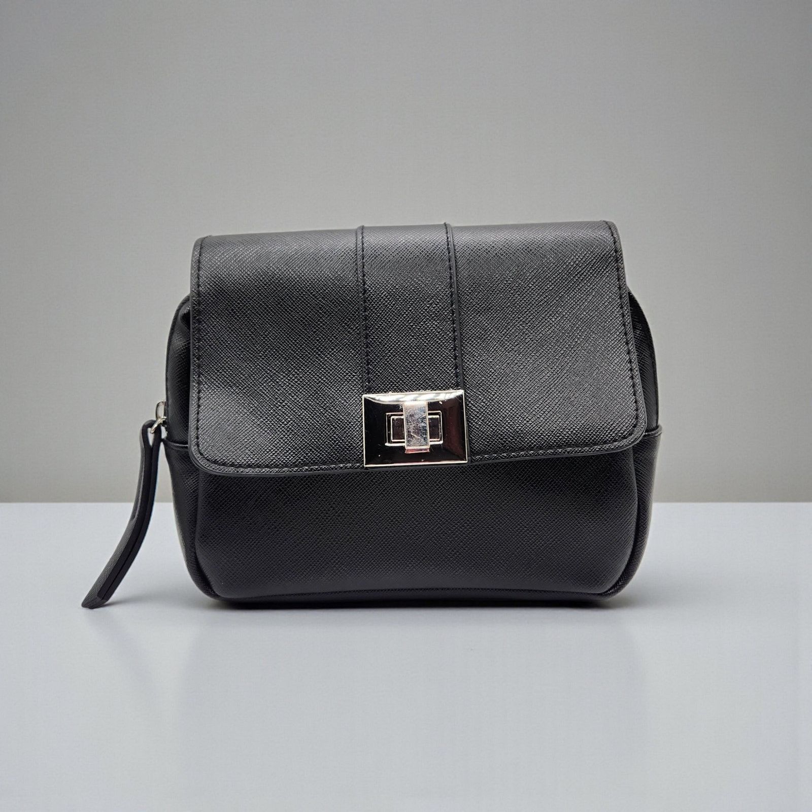 Other Black Faux Leather Bag with Silver Turn Lock Size ONE SIZE - 1 Thumbnail