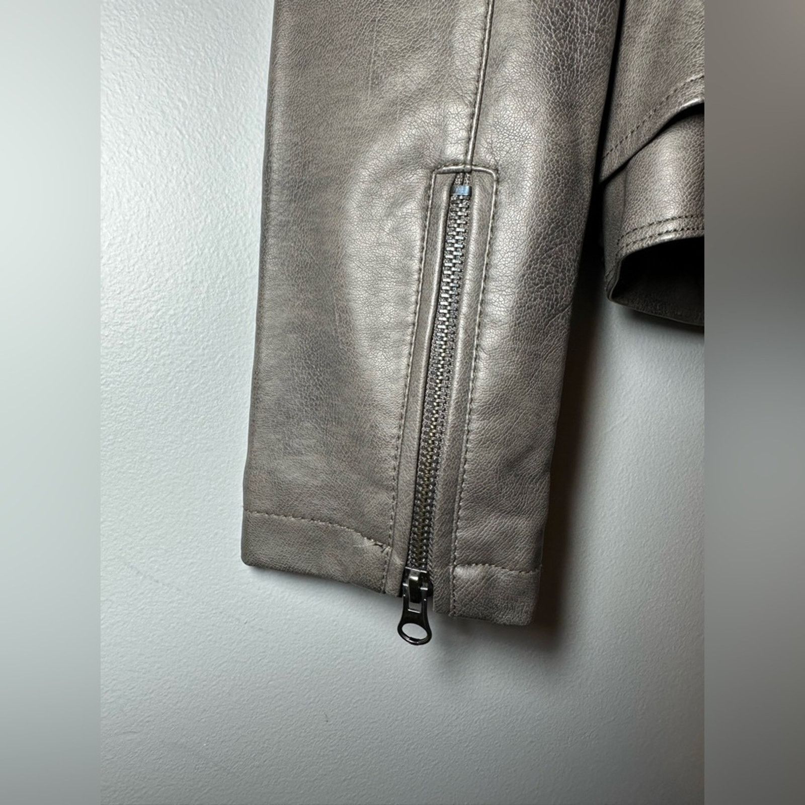 Neiman Marcus NEIMAN MARCUS CUSP Faux Leather Moto Biker Jacket Women Sz M Size M / US 6-8 / IT 42-44 - 7 Thumbnail