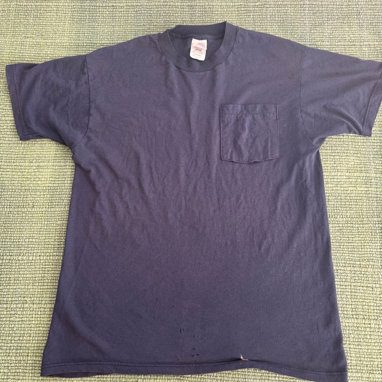 Fruit Of The Loom × Vintage Vintage 90s Y2K dark blue distressed blank pocket tee shirt Size US L / EU 52-54 / 3 - 1 Thumbnail
