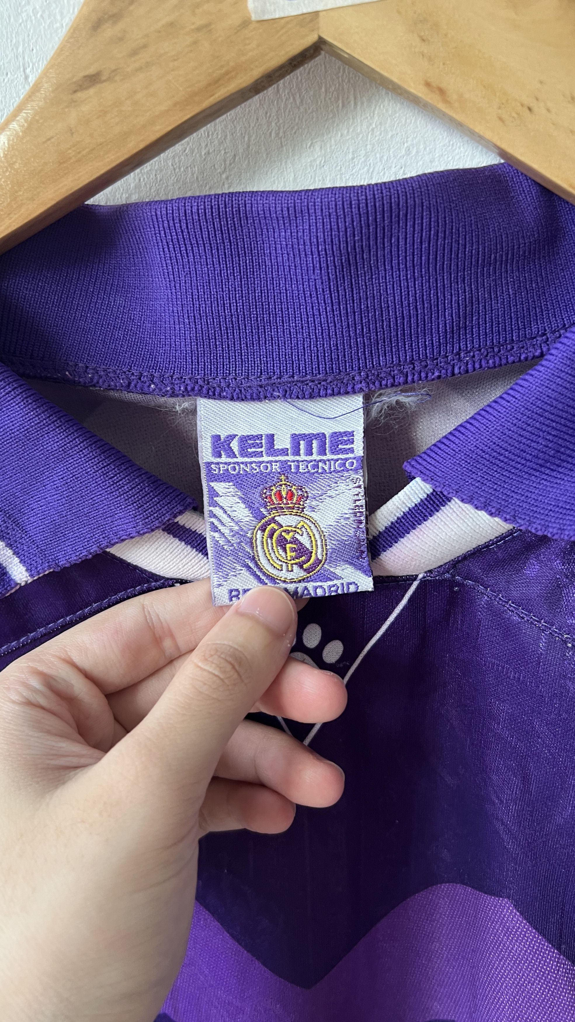 Other (M fits L) Real Madrid 1996-97 Away Shirt Panucci #17 Kit Size US L / EU 52-54 / 3 - 3 Thumbnail