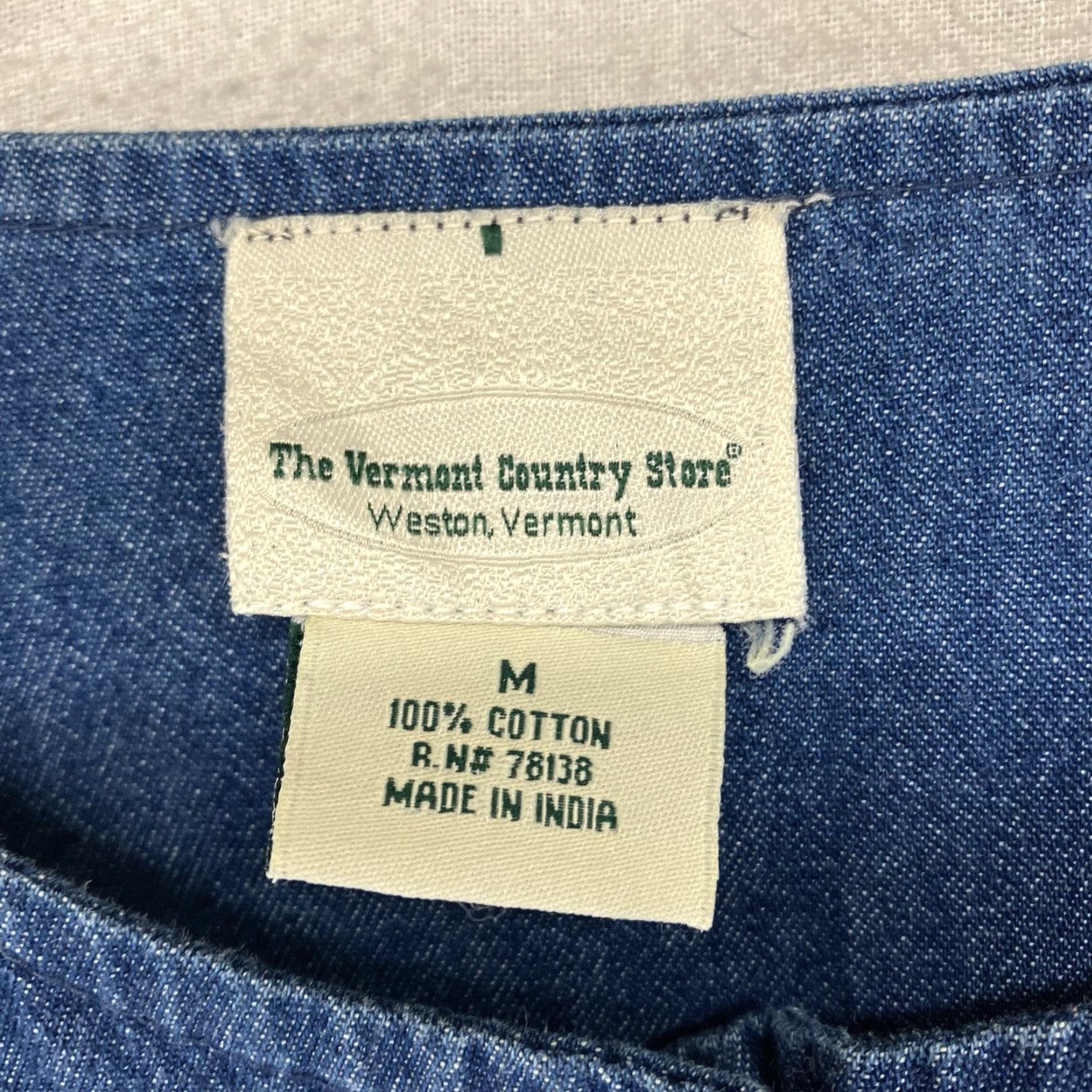 Denime VINTAGE The Vermont Country Store Women's Denim Top Tunic 100% Cotton Floral Embroidered Buttons Long Sleeve All Seasons Fall Spring Winter Womens Size M / US 6-8 / IT 42-44 - 3 Thumbnail