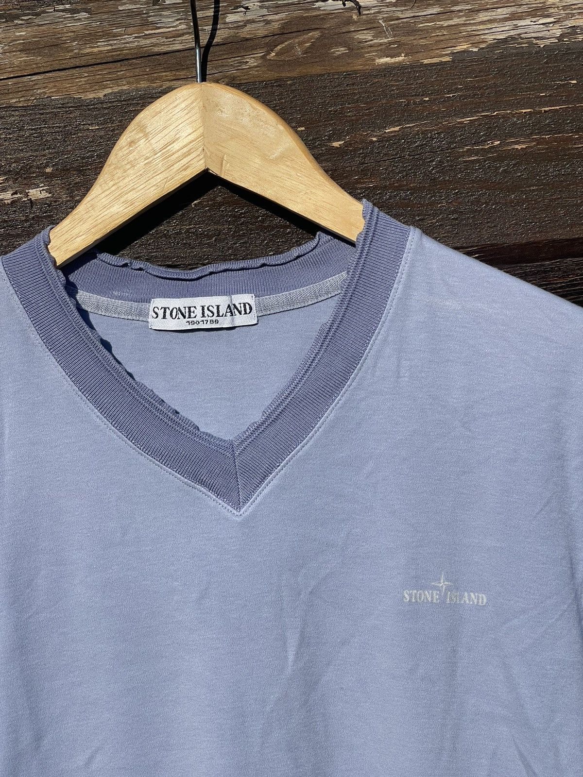 Stone Island Stone Island v-neck logo vintage tee Size US L / EU 52-54 / 3 - 4 Thumbnail