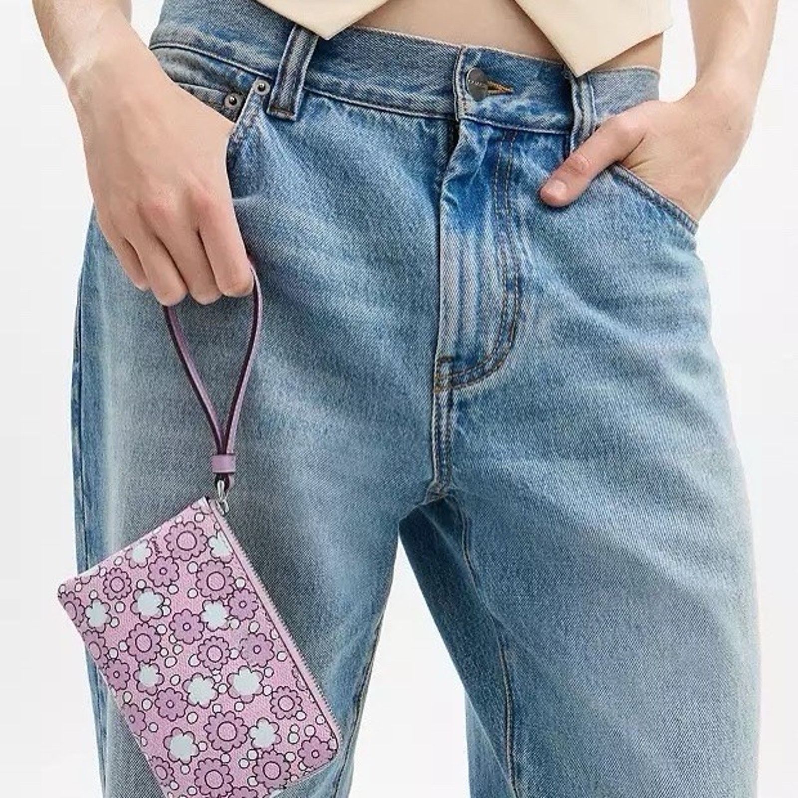 Coach NWT Coach Corner Zip Wristlet CBP28 Purple Floral Canvas Size ONE SIZE - 7 Thumbnail