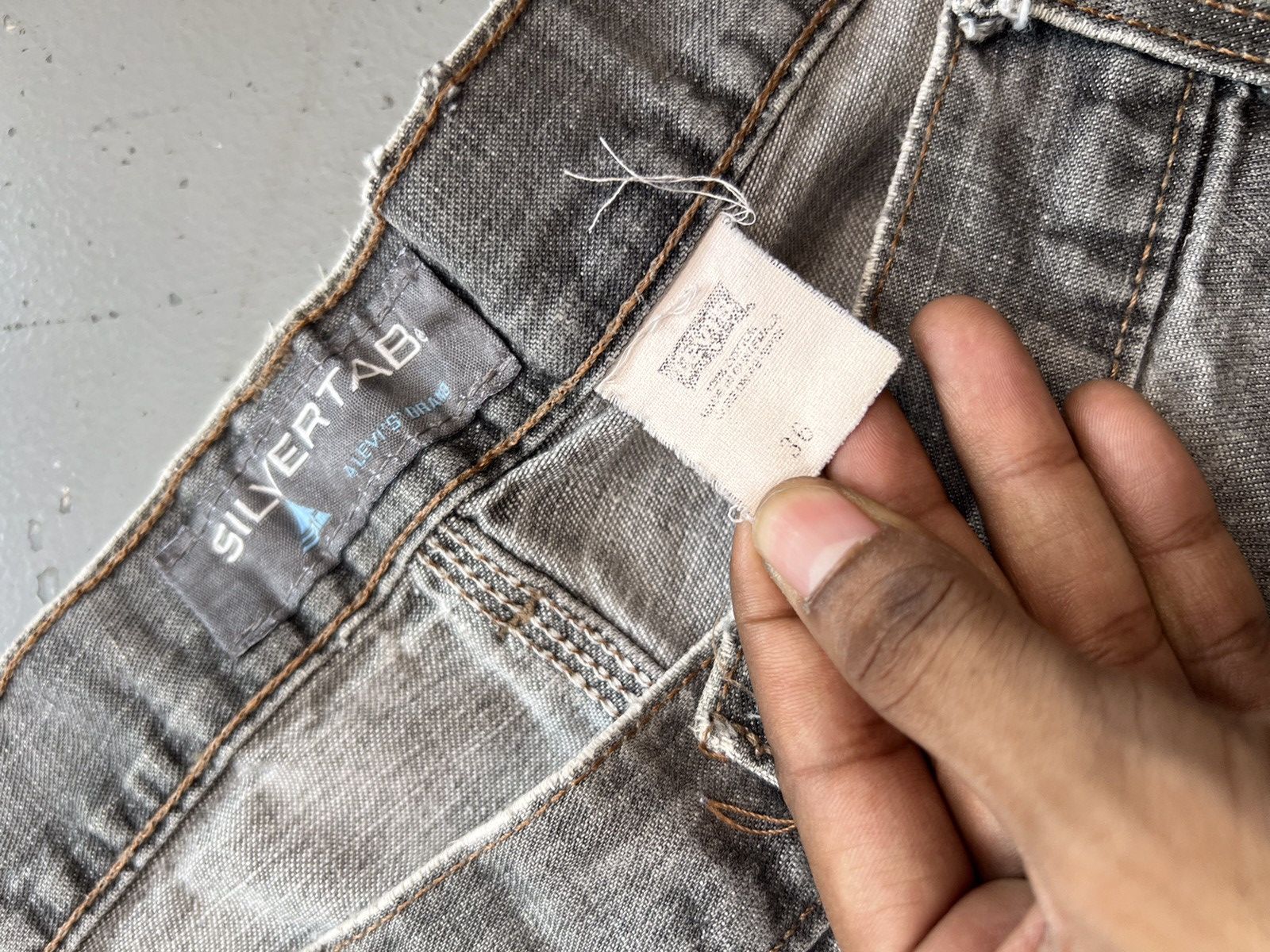 Levi's × Vintage Vintage Levi’s silvertab loose fit denim jort Size US 36 / EU 52 - 4 Thumbnail