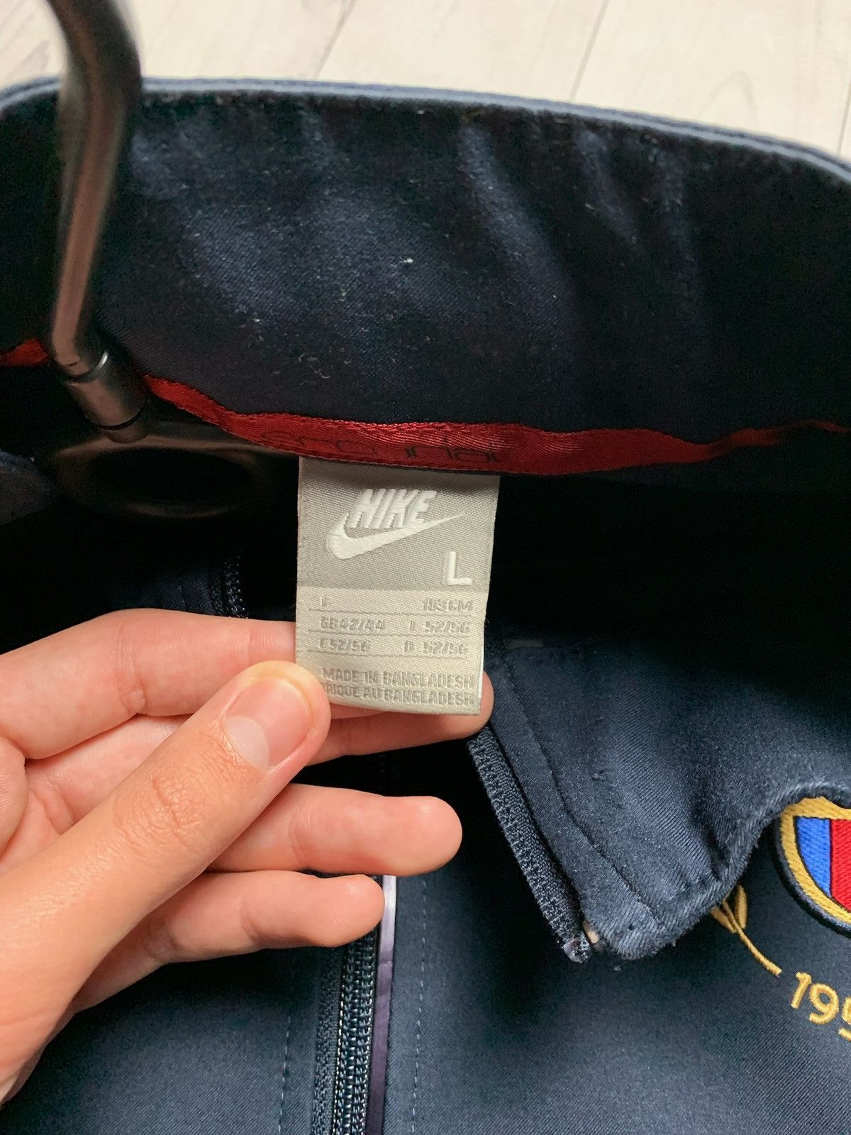 Other Vintage Nike Barcelona soccer track jacket size L logo Size US L / EU 52-54 / 3 - 7 Thumbnail