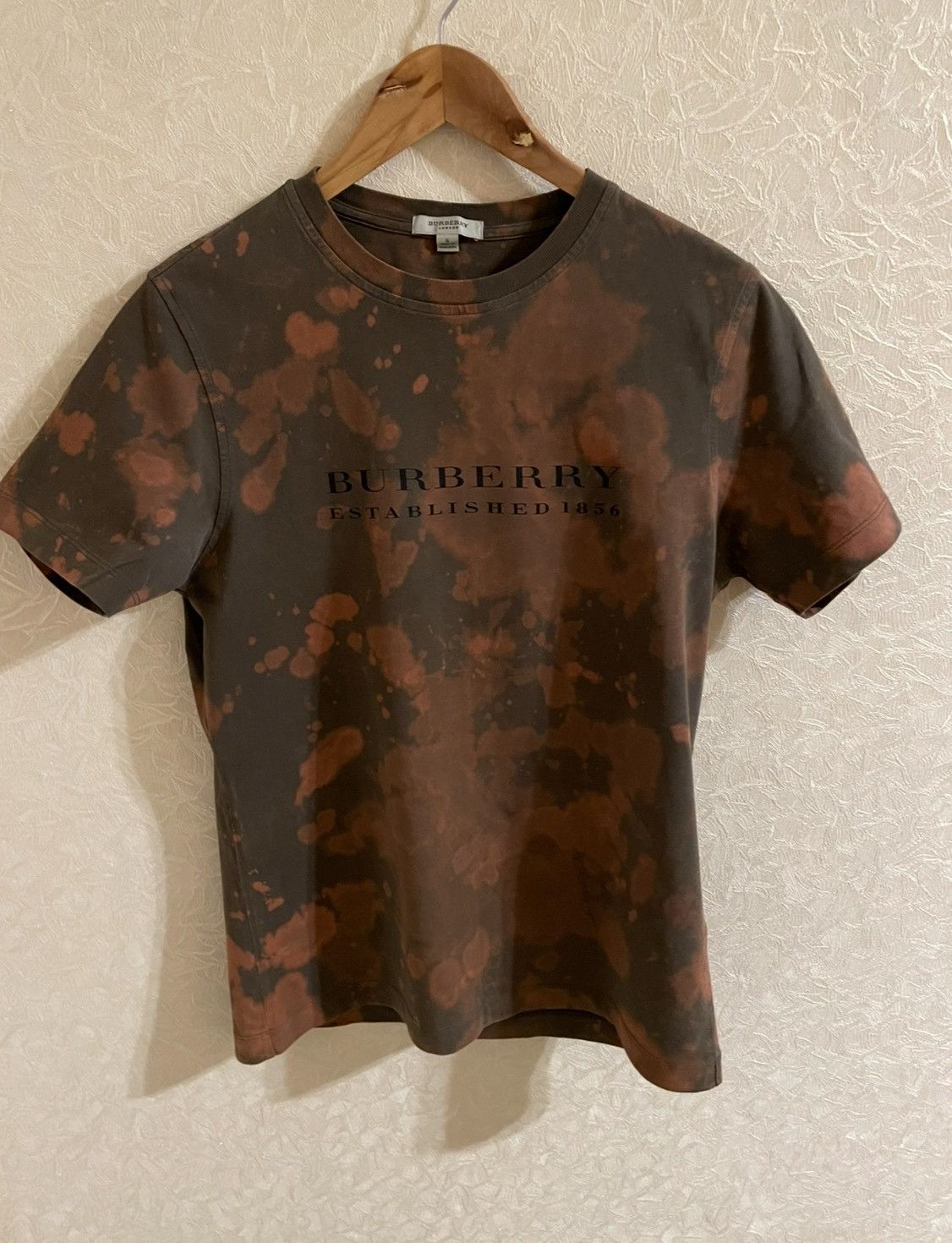 Burberry t shirt size S multicolor