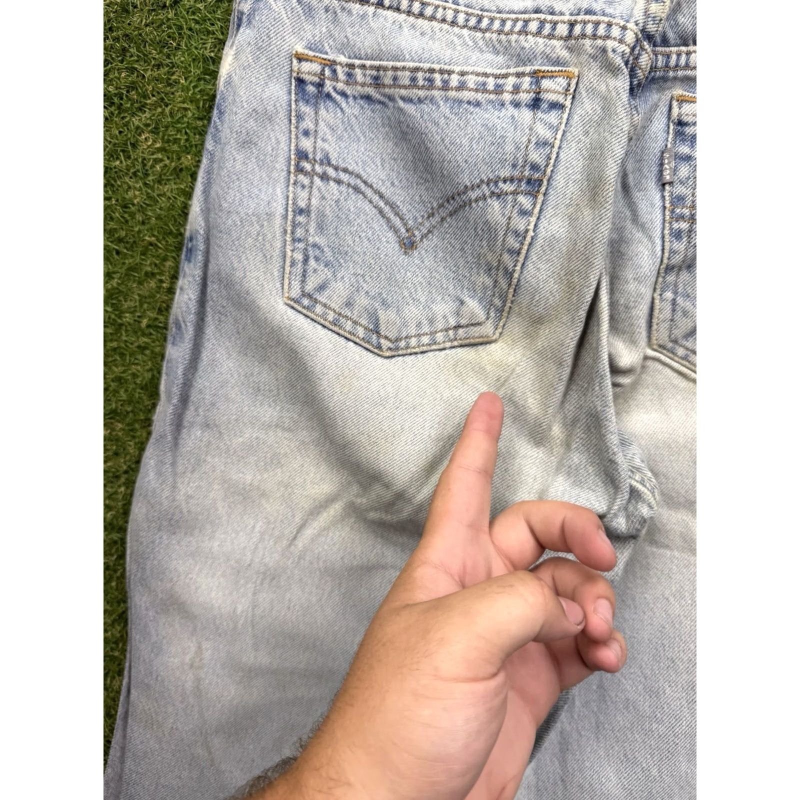 Levi's VINTAGE Levi's Silvertab Jeans Flared Light Wash Denim 28W 7 33in 90s Womens Jeans Distressed 5-Pocket Blue Size 28" / US 6 / IT 42 - 4 Thumbnail