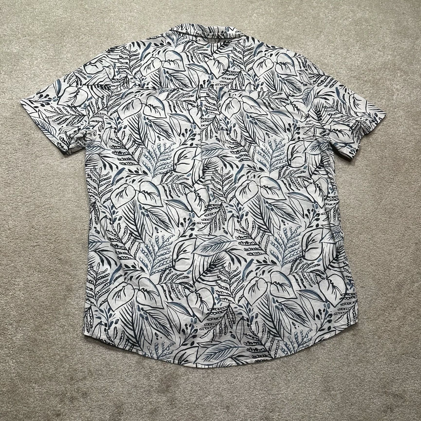 Marine Layer Marine Layer Button Up Shirt Mens Small Black White Floral Rayon Size US S / EU 44-46 / 1 - 2 Thumbnail