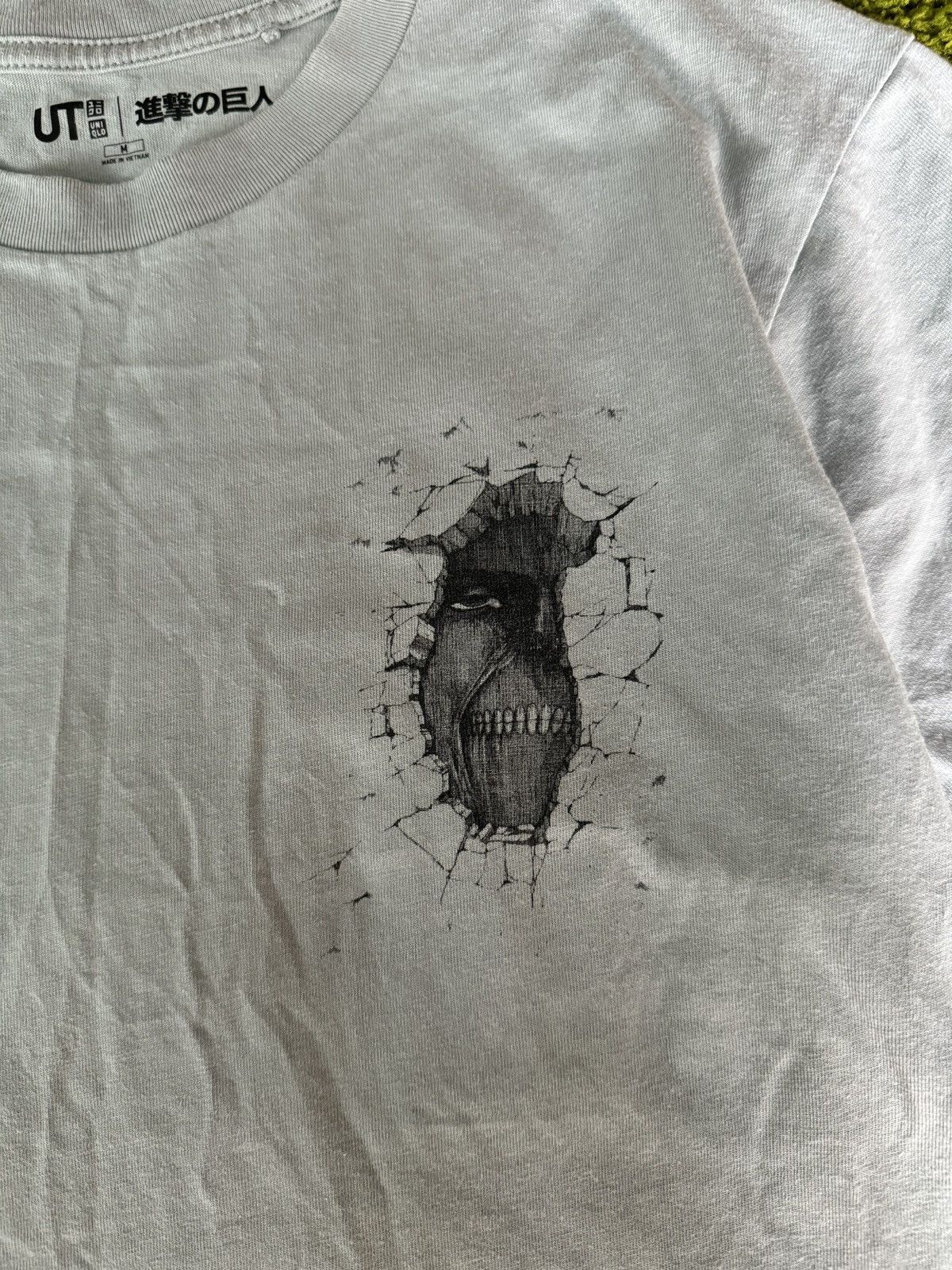 Anime × Japanese Brand × Uniqlo Uniqlo x Attack on Titan Japanese limited t-shirt Size US M / EU 48-50 / 2 - 4 Thumbnail