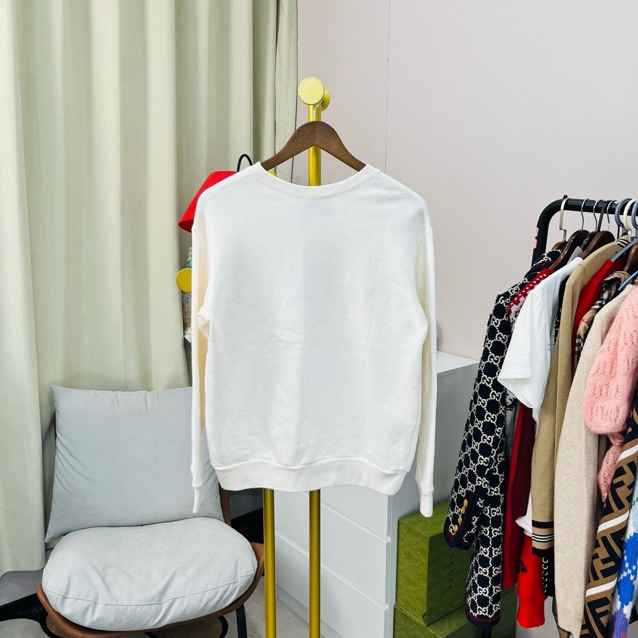 Gucci Gucci White rhinestone lamb sweatshirt 2501-Nextarrow Size US XS / EU 42 / 0 - 2 Thumbnail