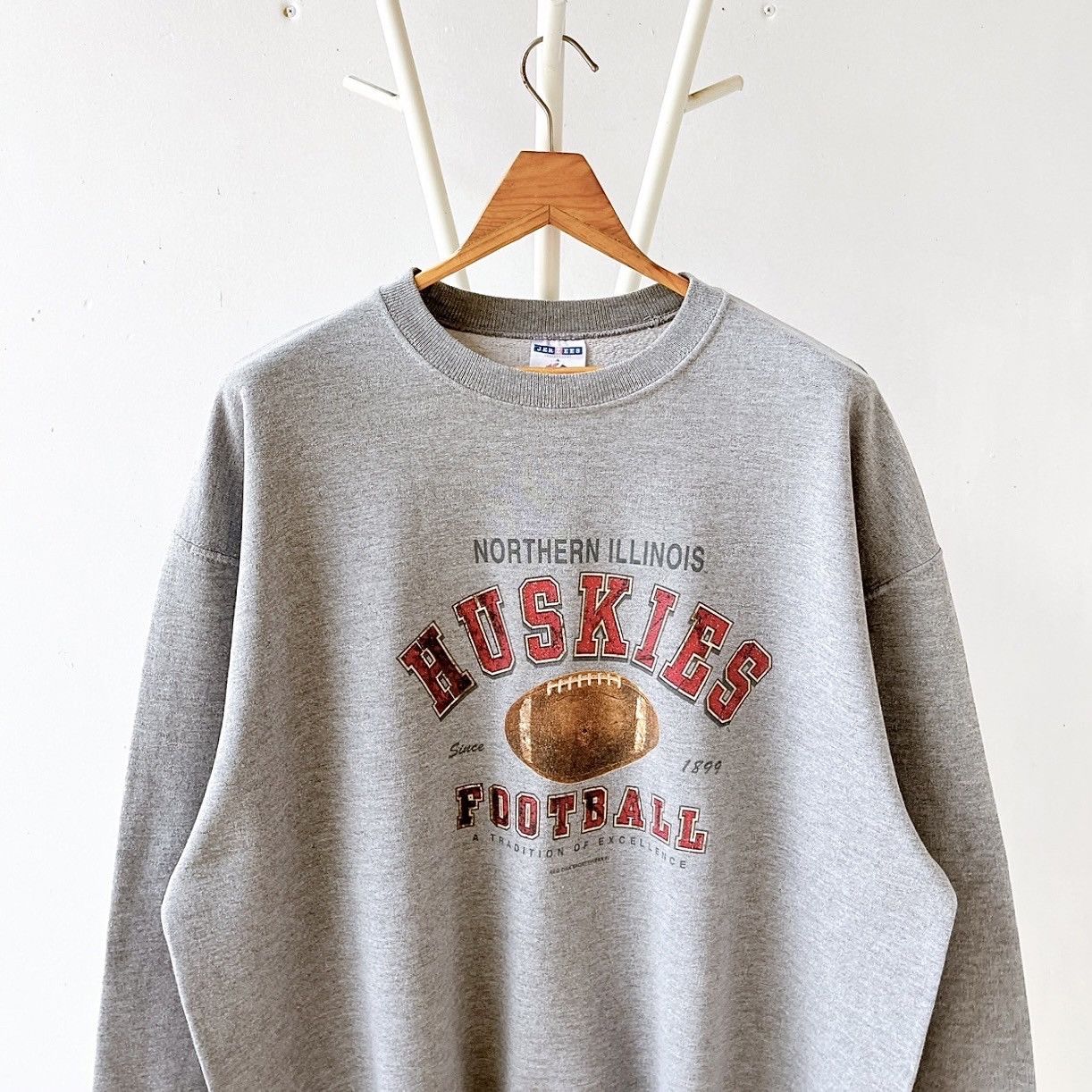 Vintage Vintage Northern Illinois Huskies athletic sweatshirt/ L Size US L / EU 52-54 / 3 - 3 Thumbnail