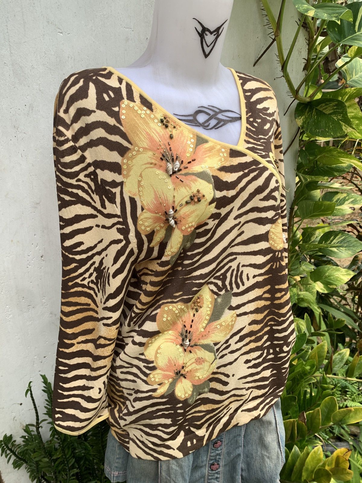 Japanese Brand y2k Floral Tiger Leopard Patter Sea Shell Sequin Top Size L / US 10 / IT 46 - 1 Thumbnail