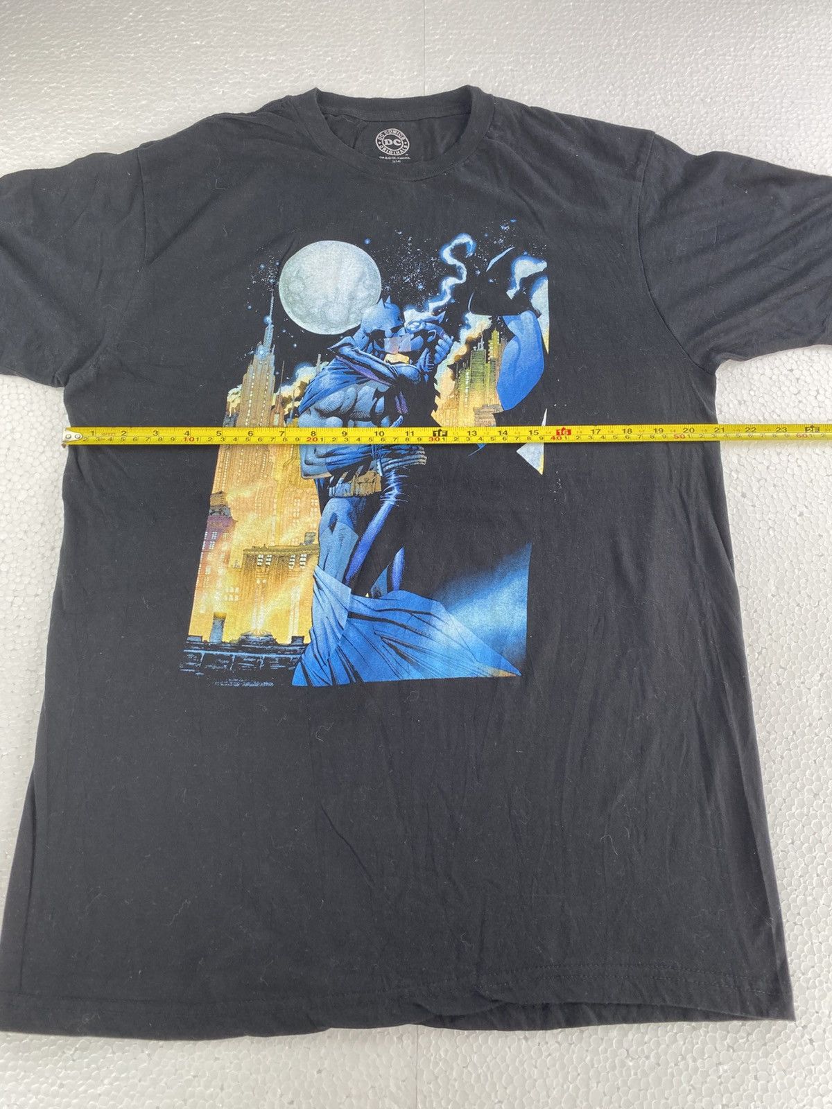 DC Comics × Marvel Comics Cool Batman Catwoman love Graphic Tshirt (B9) Size US L / EU 52-54 / 3 - 5 Thumbnail
