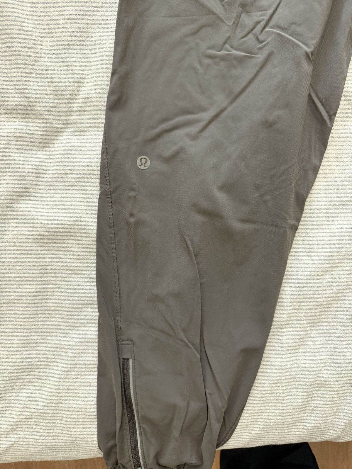 Lululemon Lululemon joggers Size US 32 / EU 48 - 2 Thumbnail
