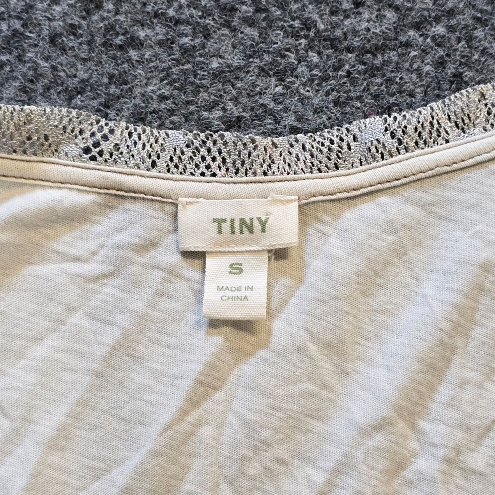 Vintage Tiny Top Womens Medium White Blue Floral Sequins Round Neck Anthro Casual Shirt Size M / US 6-8 / IT 42-44 - 4 Thumbnail
