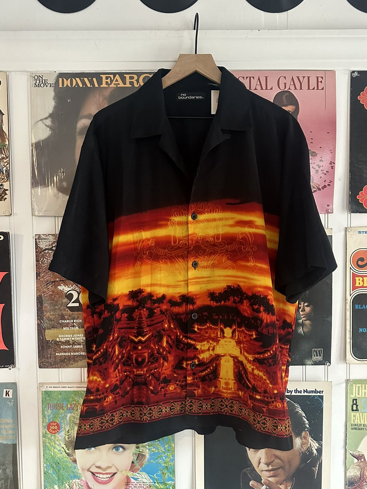 Vintage 00s No Boundaries black & orange Hawaiian shirt Size US L / EU 52-54 / 3 - 1 Thumbnail