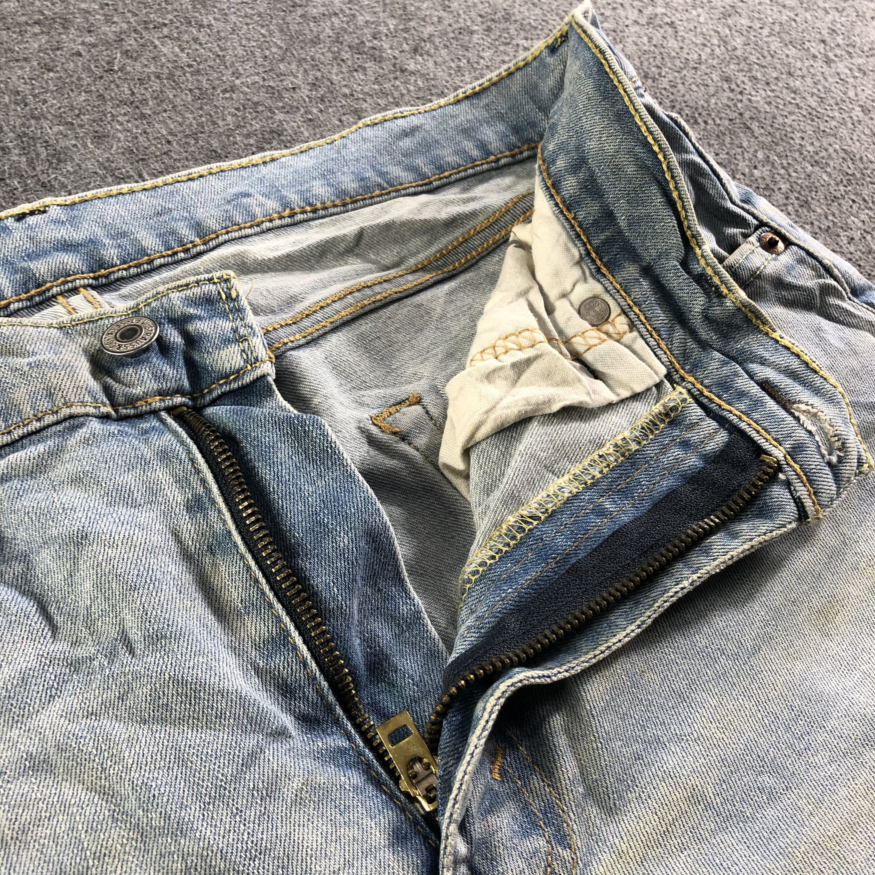 Levi's Vintage Light Wash Levis 502 Jeans-J4173 Size US 35 - 8 Thumbnail