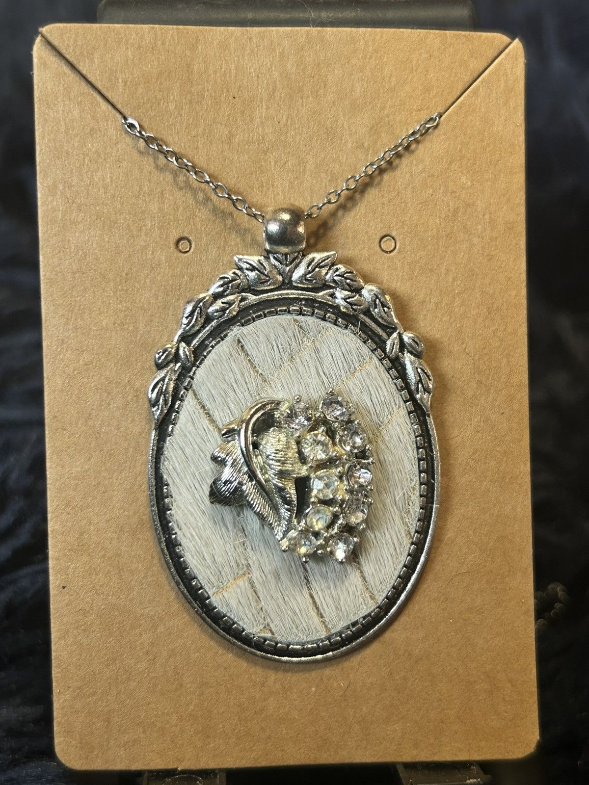 Handmade Handcrafted cowhide antique cluster cameo pendant necklace Size ONE SIZE - 2 Thumbnail