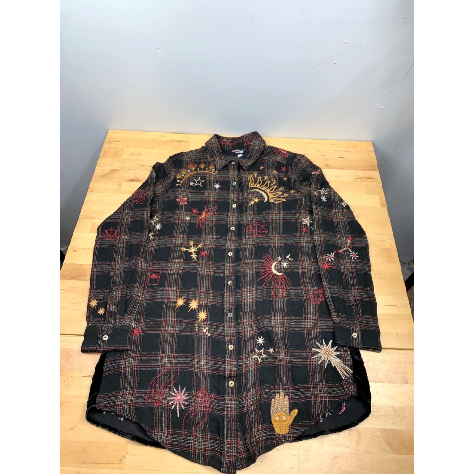 Johnny Was VINTAGE Johnny Was Workshop Zodiac Embroidered Button-Up Long Sleeve XS Velvet Black Women's Shirt/ tunic (if applicable) Size XS / US 0-2 / IT 36-38 - 2 Thumbnail