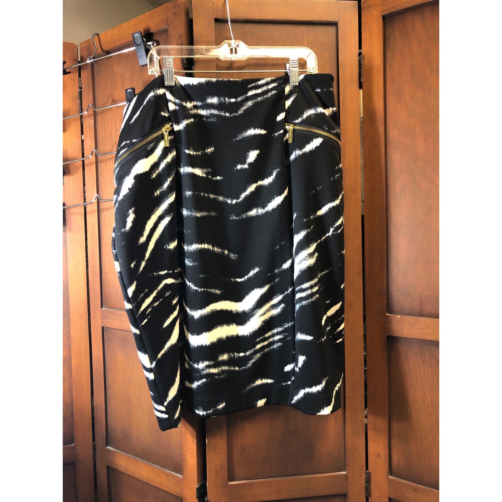 Michael Kors Womans black and white Michael kors skirt Size 36" / US 14 / IT 50 - 1 Thumbnail