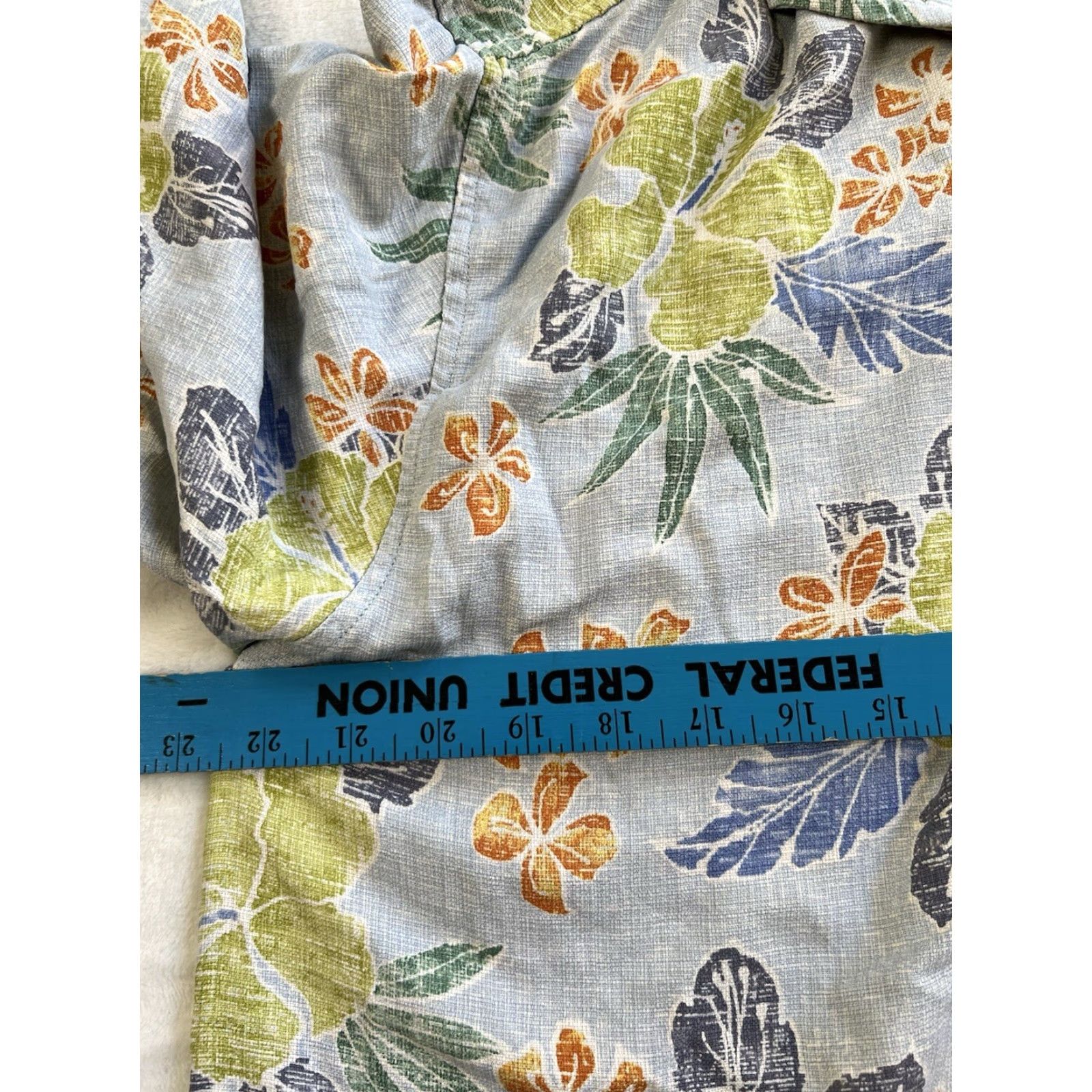 Tommy Bahama VINTAGE Tommy Bahama Hawaiian Shirt Large Blue Silk • Beach Tropical Floral • Button-Up Short Sleeve Mens Regular Size L Size US L / EU 52-54 / 3 - 3 Thumbnail