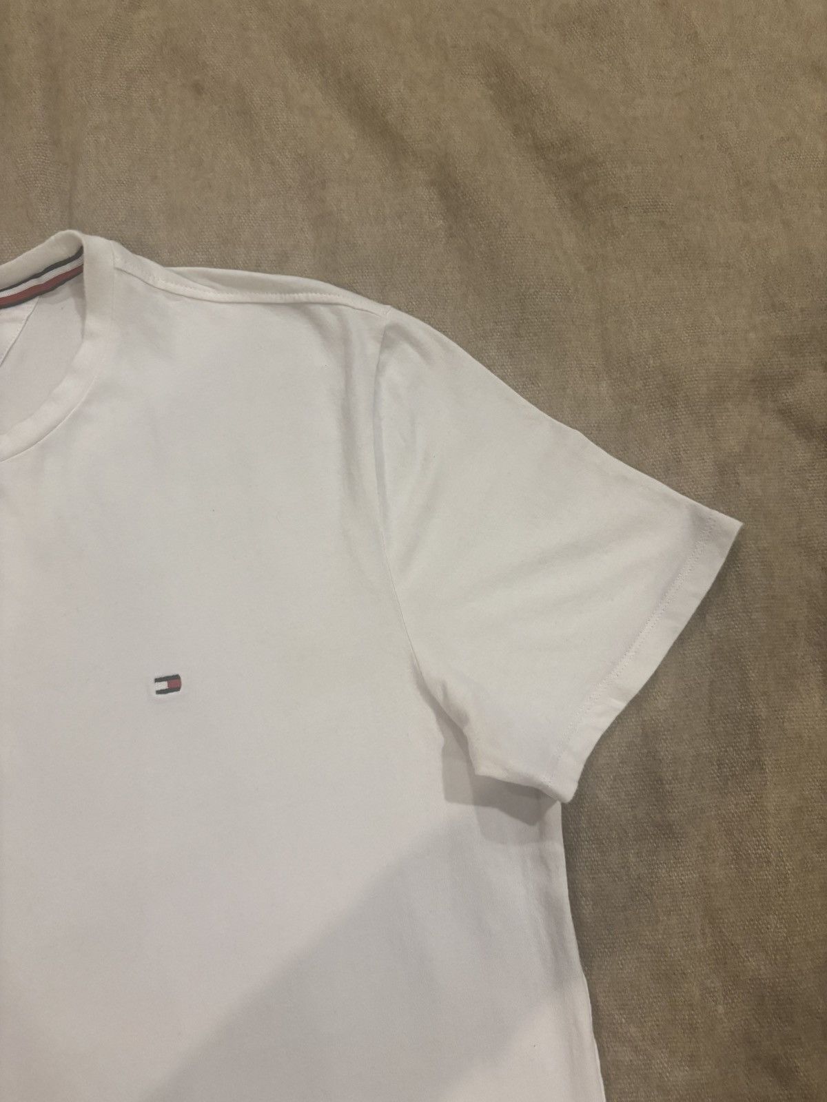 Tommy Hilfiger Tommy Hilfiger T.shirt.mt-117 Size US L / EU 52-54 / 3 - 4 Thumbnail