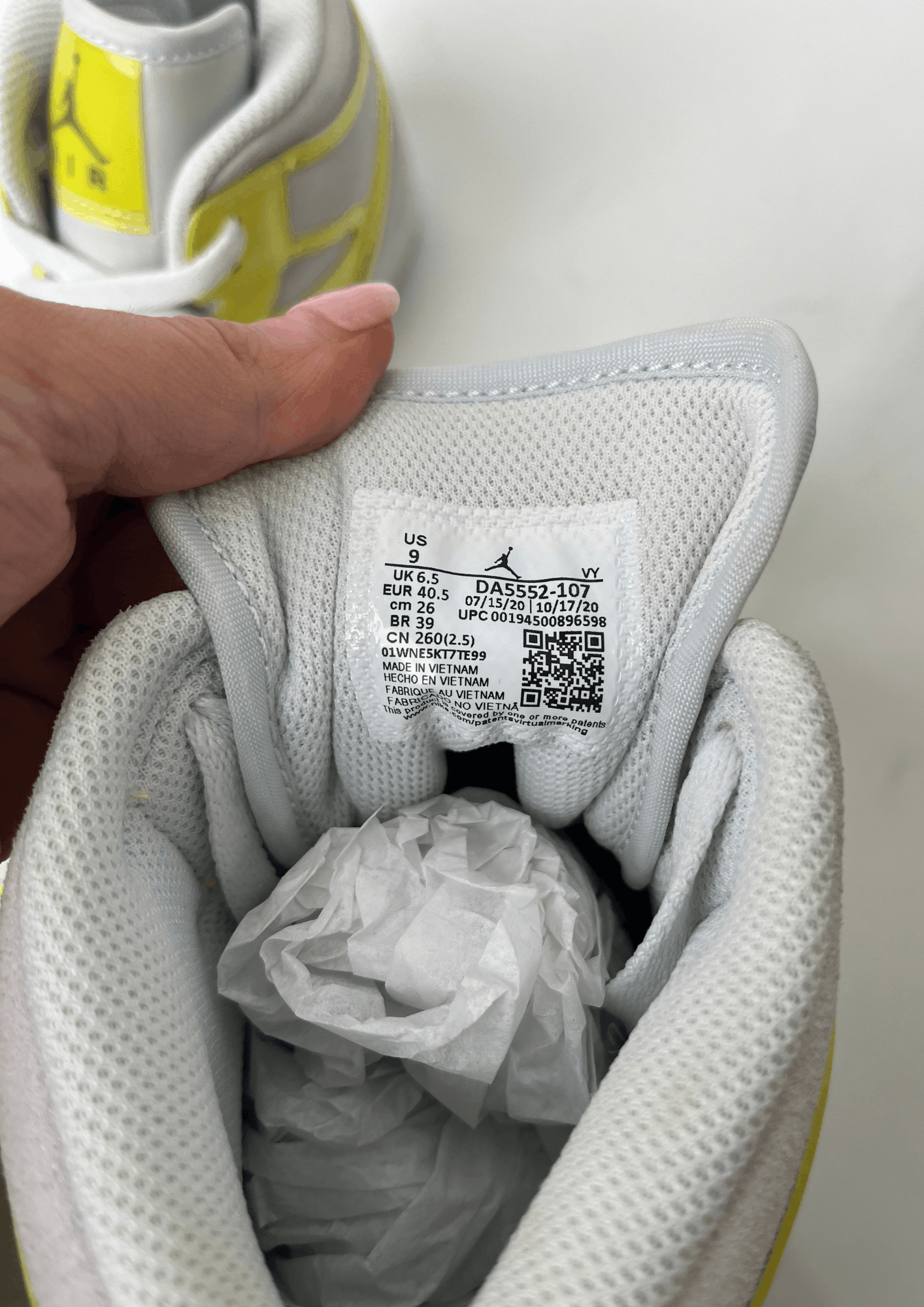 Nike White/Yellow Laser Sneakers Size US 9.5 / IT 39.5 - 8 Thumbnail