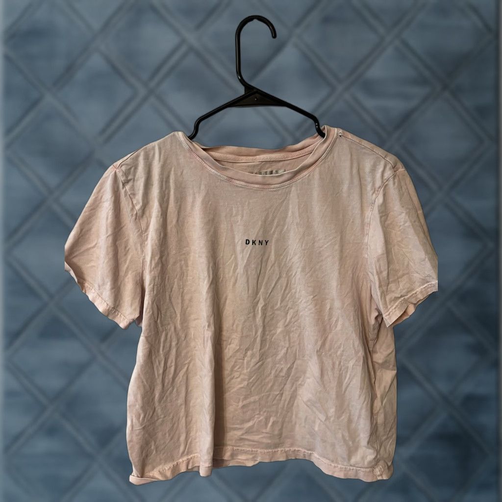 DKNY VINTAGE DKNY Logo Crew Neck T-Shirt Pink Solid Adult Medium Womens Size M / US 6-8 / IT 42-44 - 1 Thumbnail