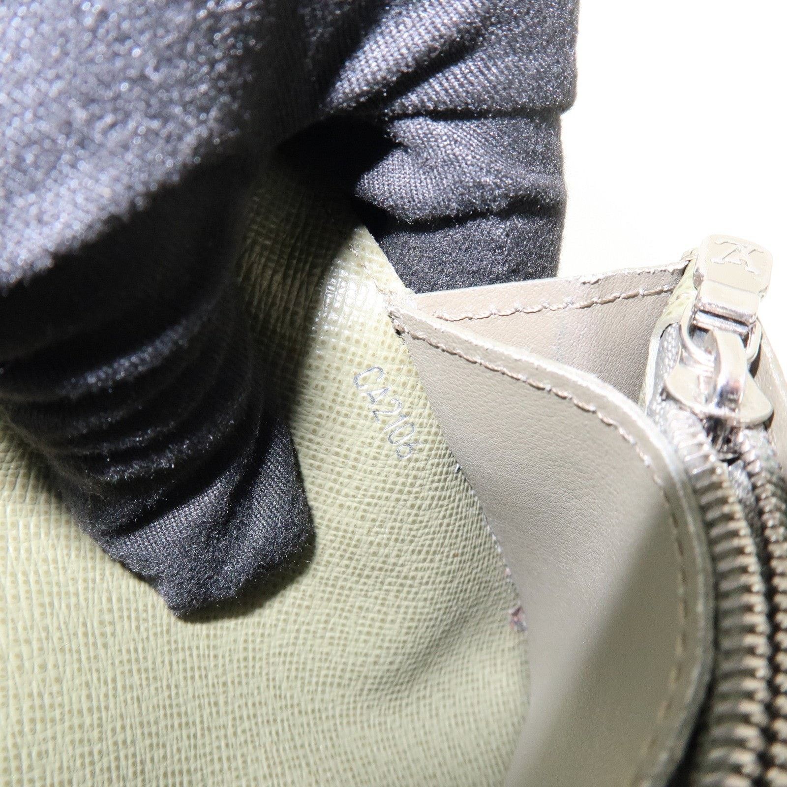 Louis Vuitton Louis Vuitton Epi Portefeuille Brazza Wallet Green Size ONE SIZE - 8 Thumbnail