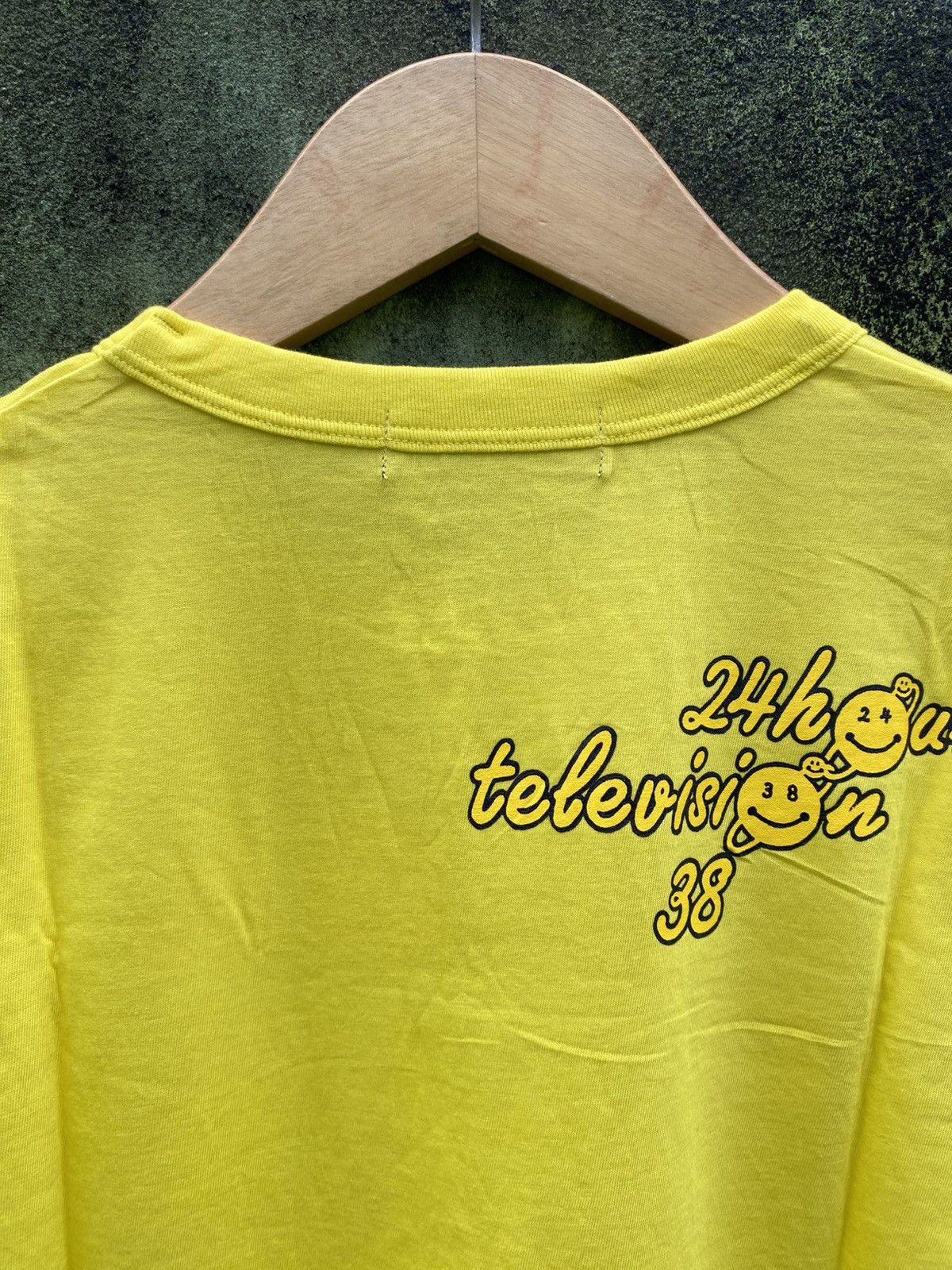 Japanese Brand 24 Hour Television Japanese Smiley Face Graphic Neon T-Shirt Size US S / EU 44-46 / 1 - 10 Thumbnail
