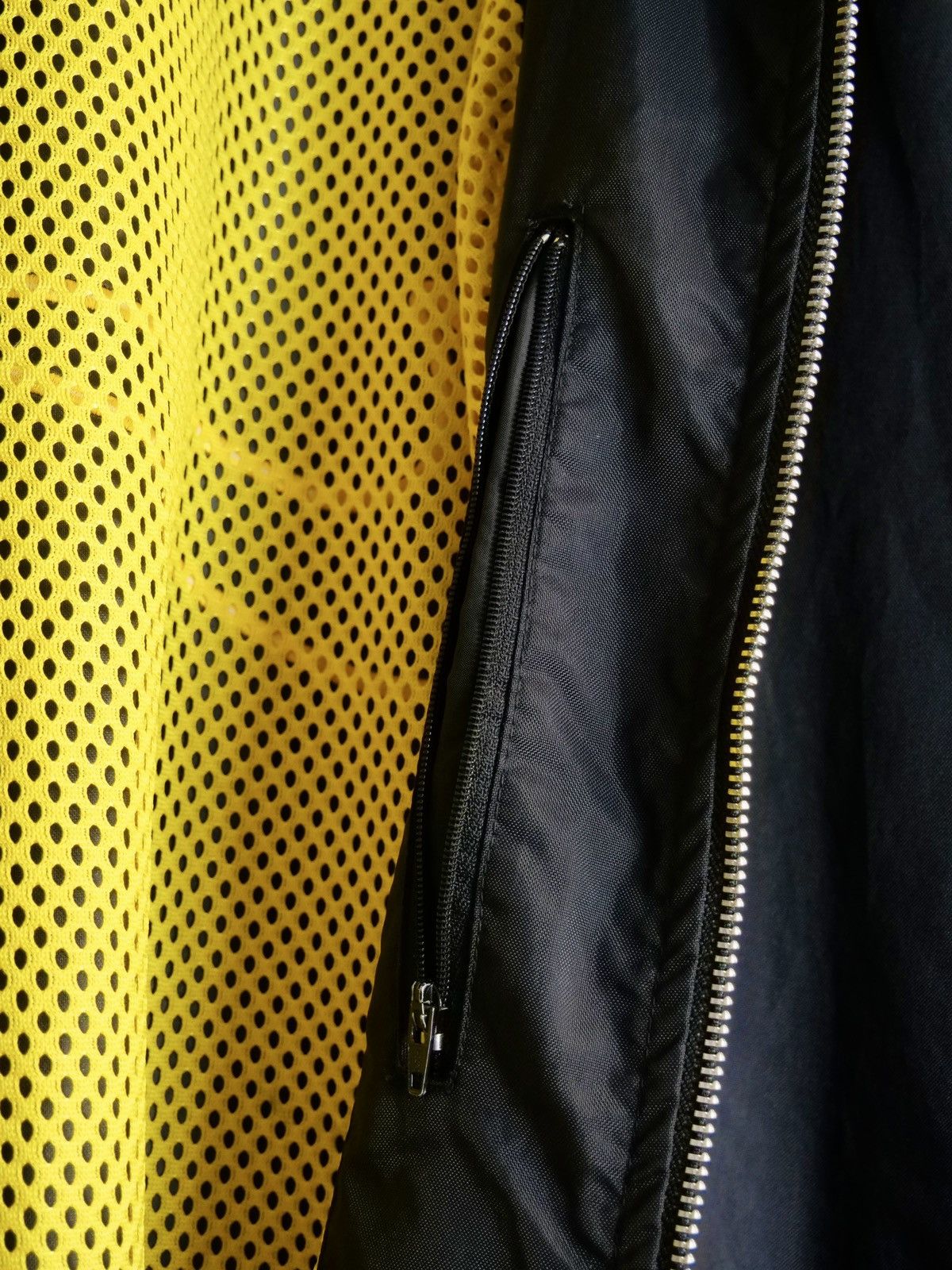 Vintage 🖤💛 Vintage 90s Nike Logo Embroidery Windbreaker Jacket Size US L / EU 52-54 / 3 - 8 Thumbnail