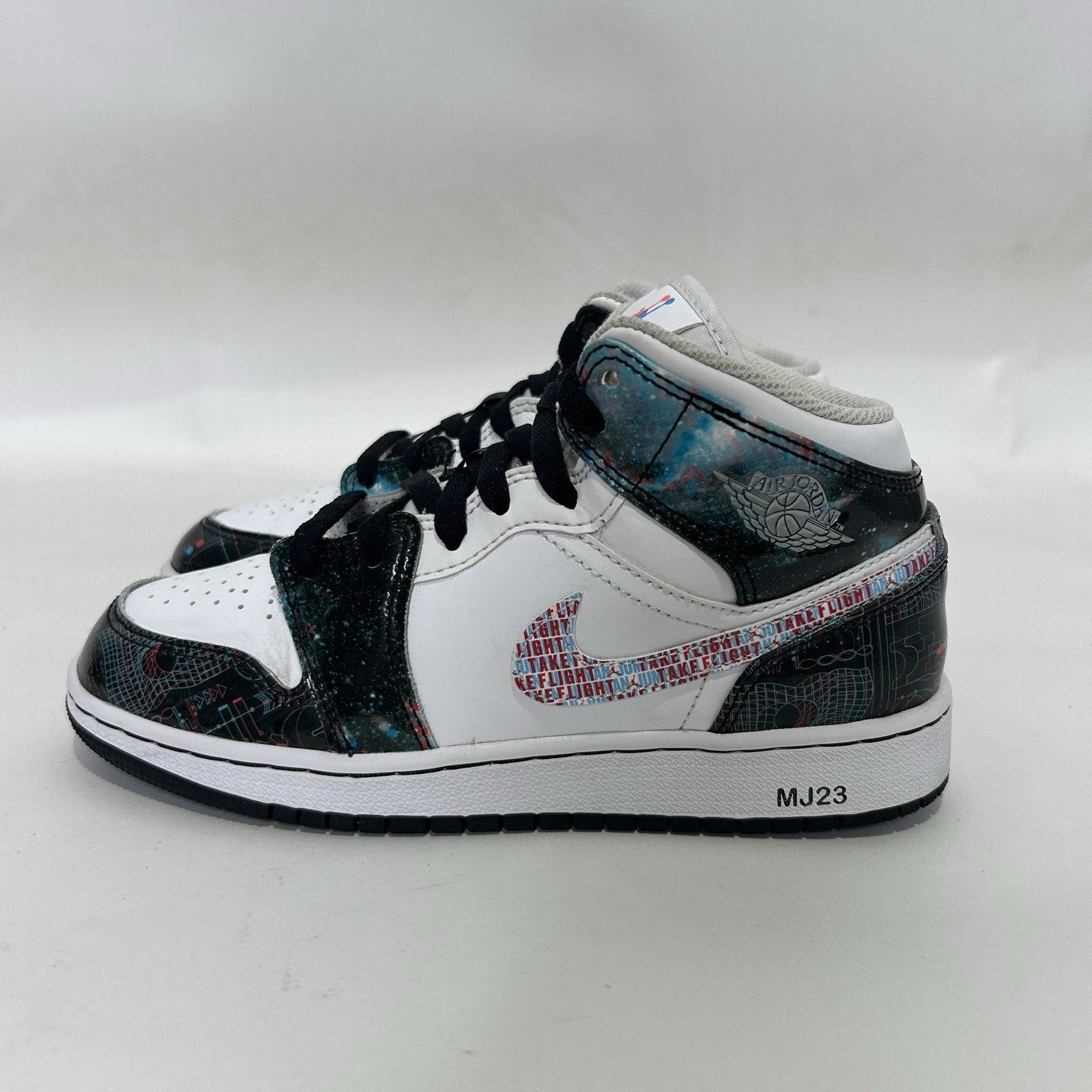 Nike Nike Air Jordan 1 Mid Retro SE GS “Take Flight” Size US 5.5 / IT 35.5 - 5 Thumbnail