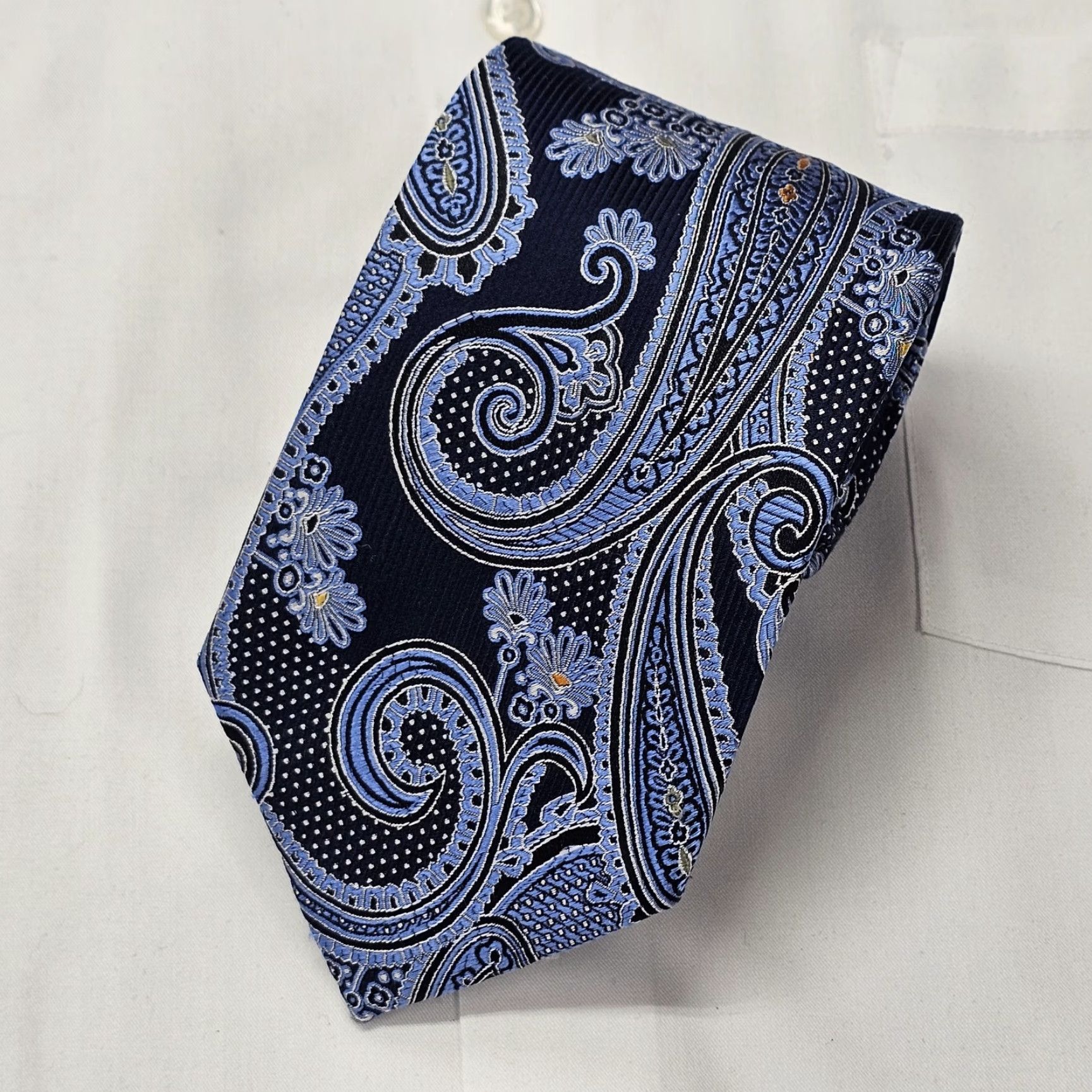 Jos. A. Bank VINTAGE JOS. A. Bank Signature Collection Men's 100% Silk Necktie Blue Paisley Office Shirt? Size ONE SIZE - 2 Thumbnail