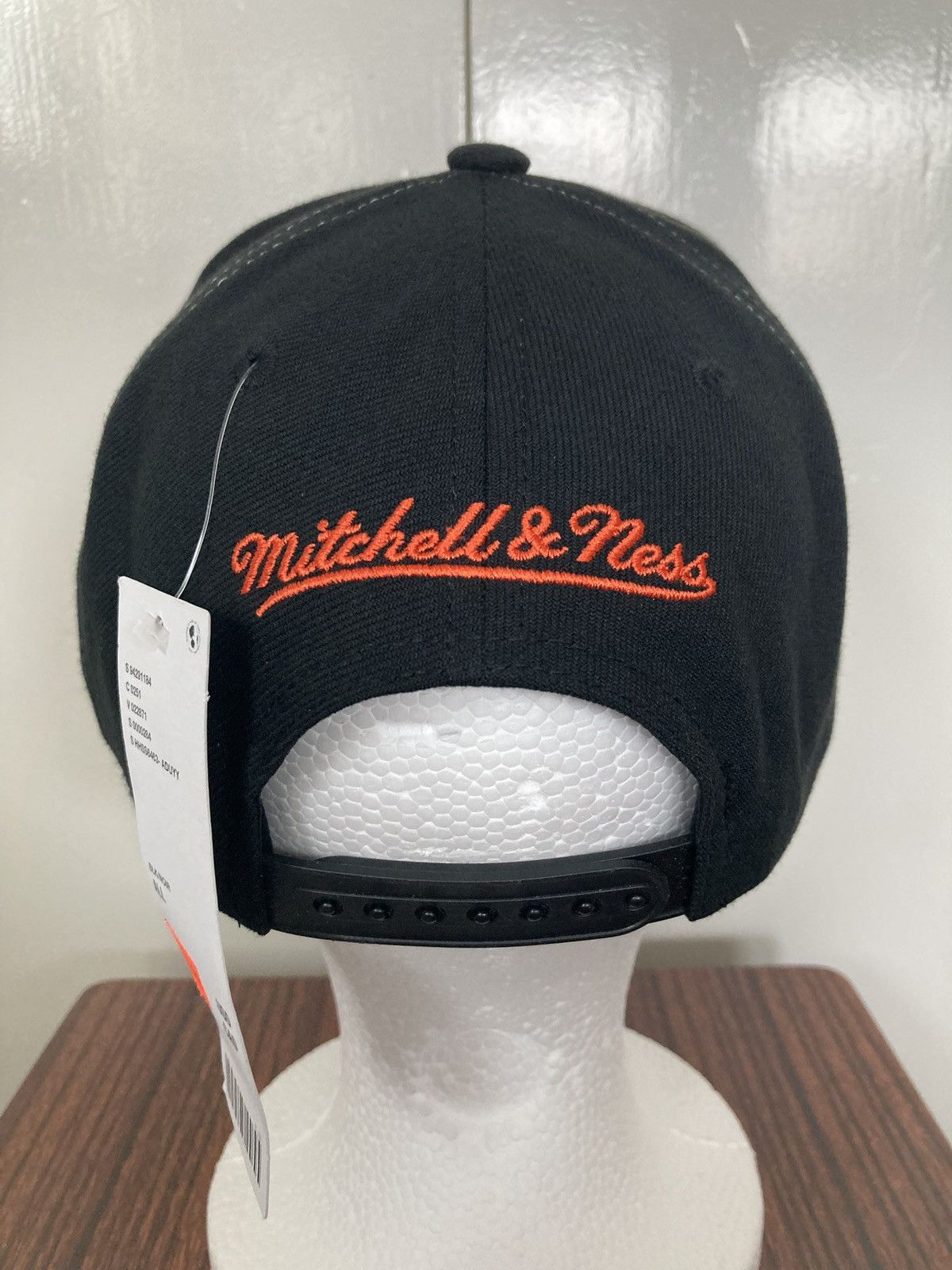 Mitchell & Ness MIGHTY ANAHEIM DUCKS VARSITY BUST MITCHELL & NESS SNAPBACK🆕 Size ONE SIZE - 8 Thumbnail