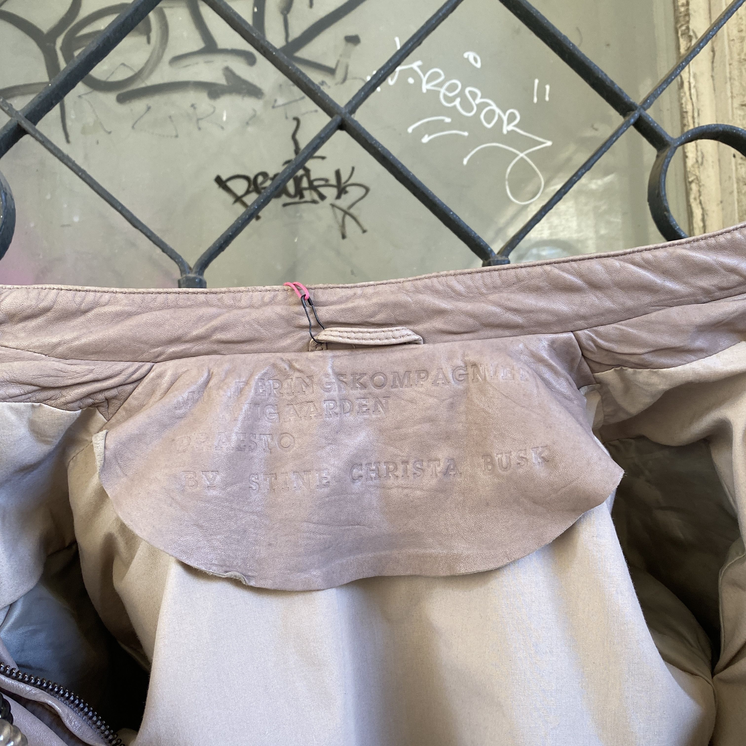 Vintage Y2K vintage light pink leather jacket - M/L Size M / US 6-8 / IT 42-44 - 4 Thumbnail